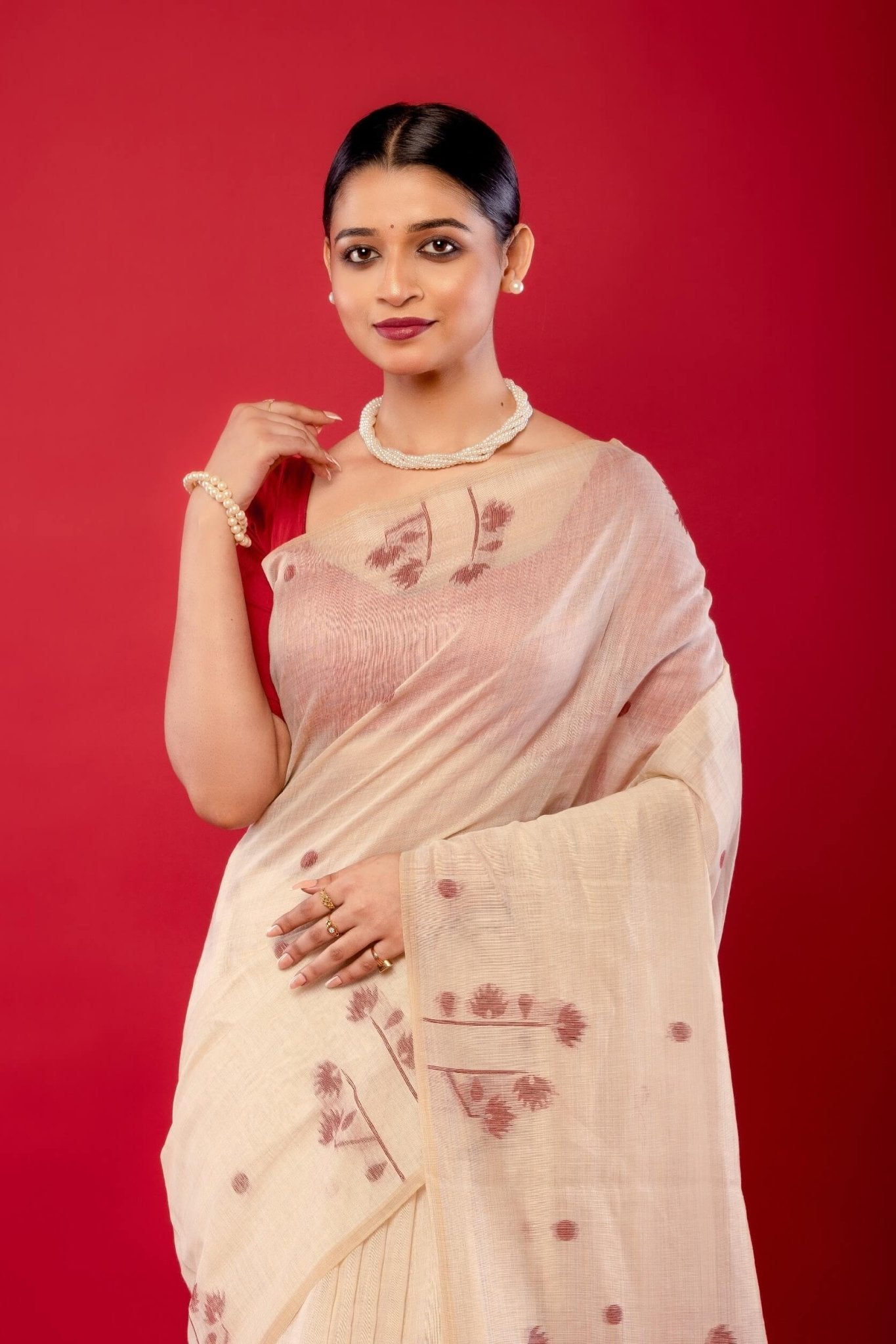 Red and White Handloom Dhakai Jamdani Cotton Saree - Anvi Couture