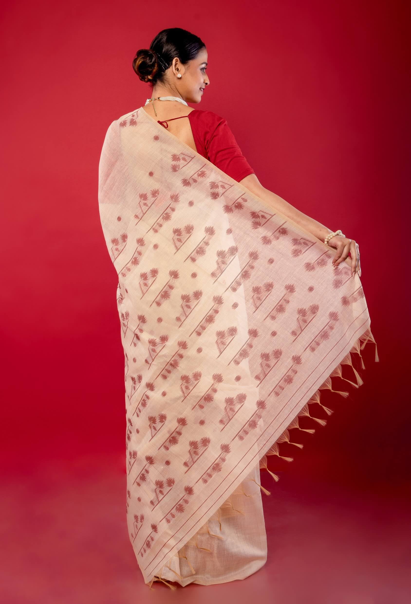 Red and White Handloom Dhakai Jamdani Cotton Saree - Anvi Couture
