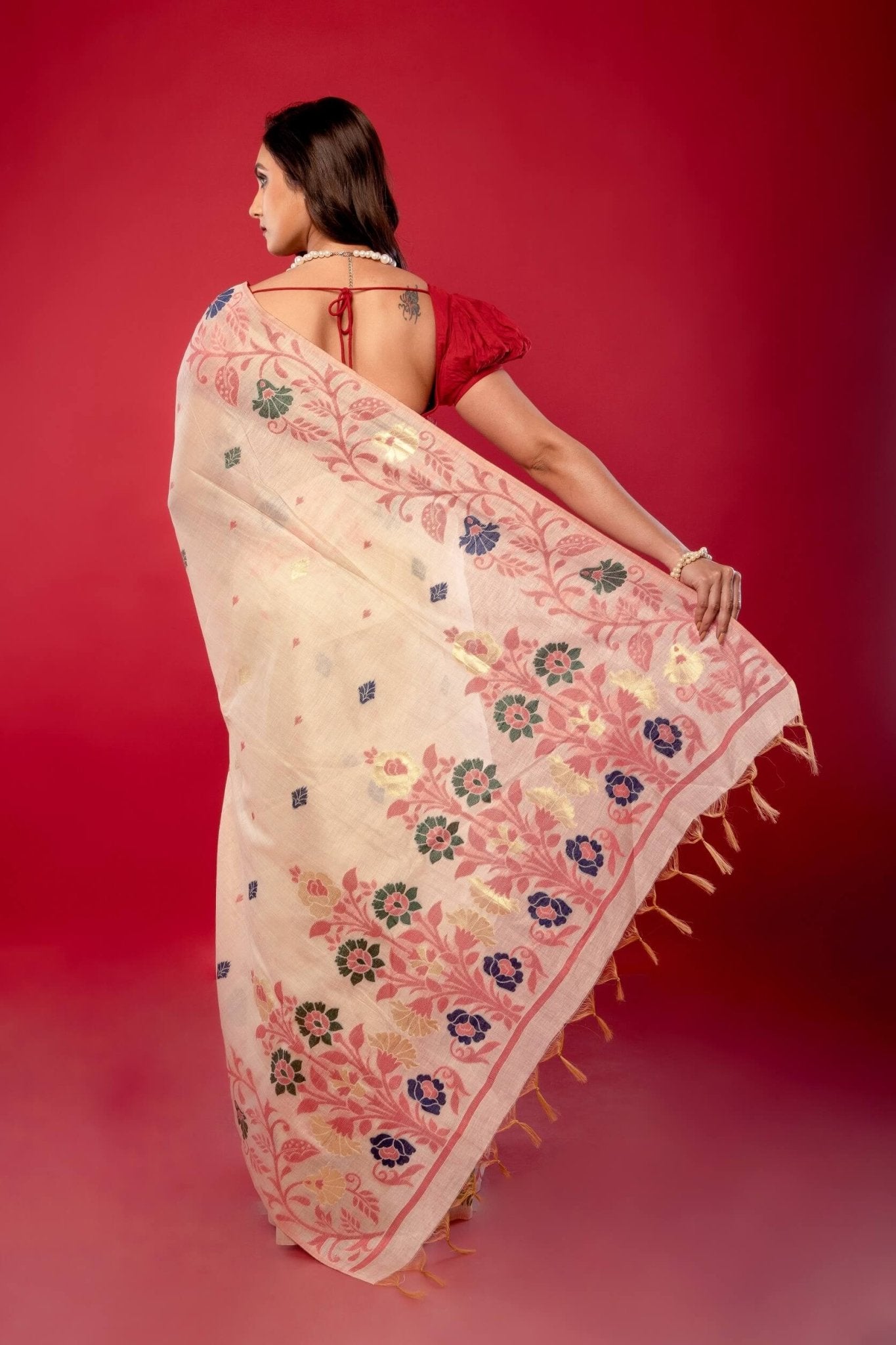 Off - White & Pink Handwoven Cotton Jamdani Saree - Anvi Couture