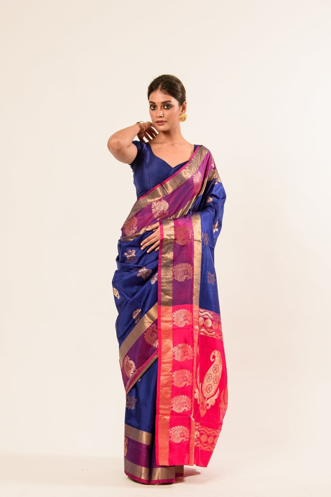 Midnight Blue Kanjivaram Silk Saree with Mayil Butas Weaving - Image 2