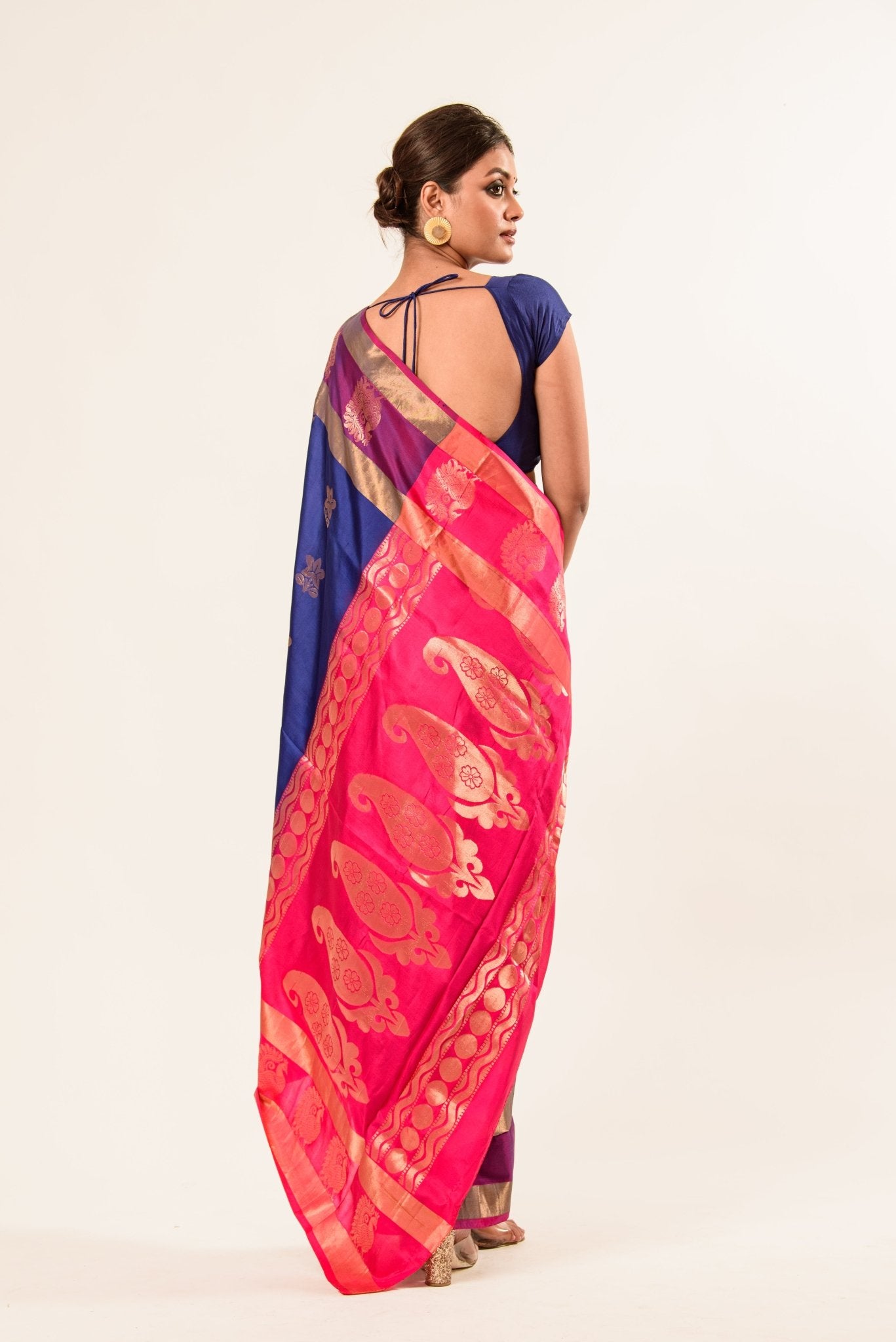 Midnight Blue Kanchipuram Silk Saree with Mayil Butas Weaving - Image 5