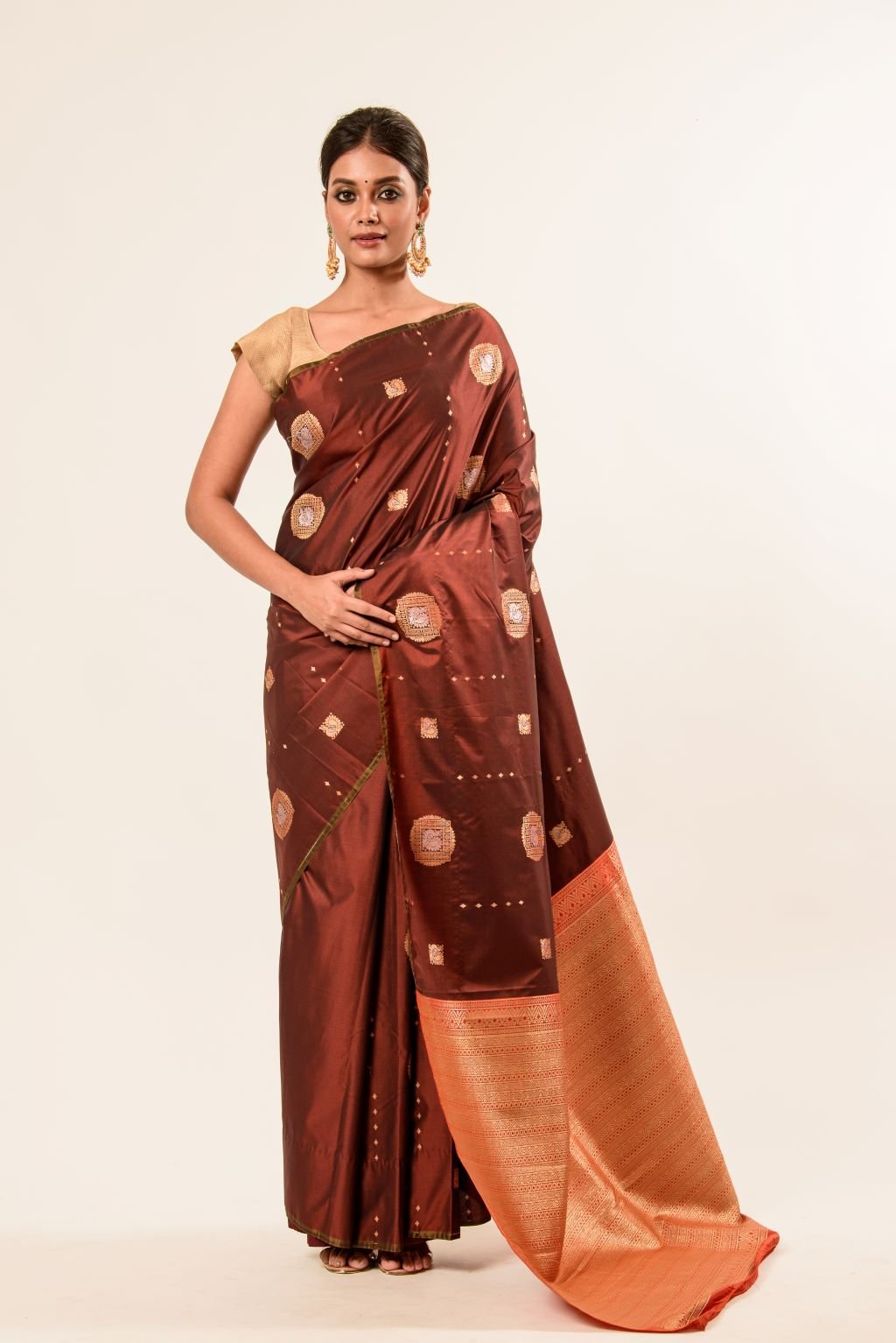 Dark Brown Borderless Authentic Kanjivaram Pure Silk Saree with Contrast Pallu - Image 1