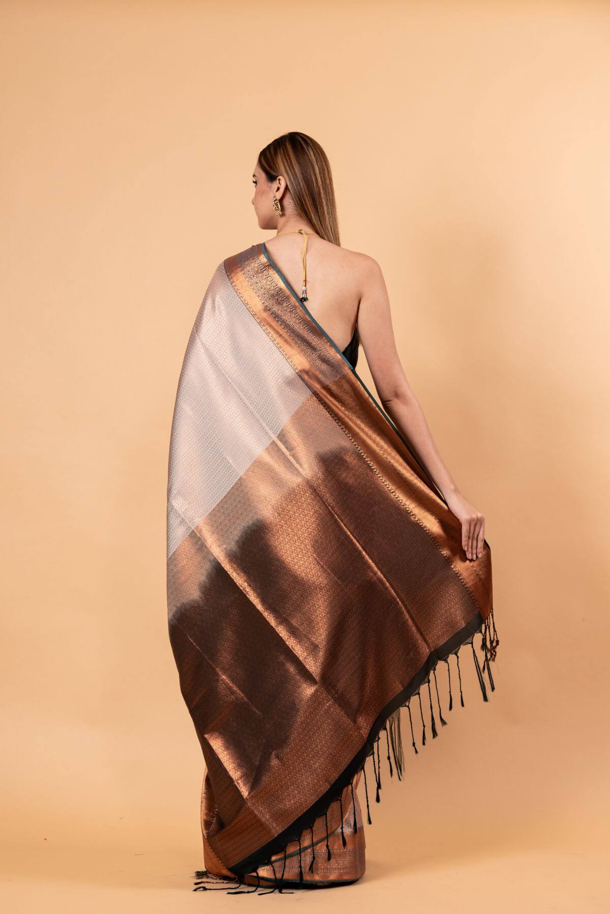 Gray Handwoven Gadwal Pure Silk Saree with Contrasting Copper Zari Border - Anvi Couture