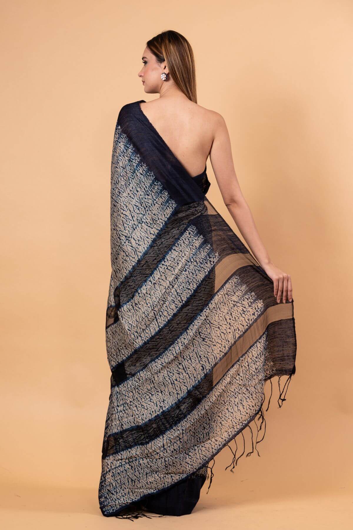 Blue and White Shibhori Handloom Saree in Pure Matka Silk - Image 5