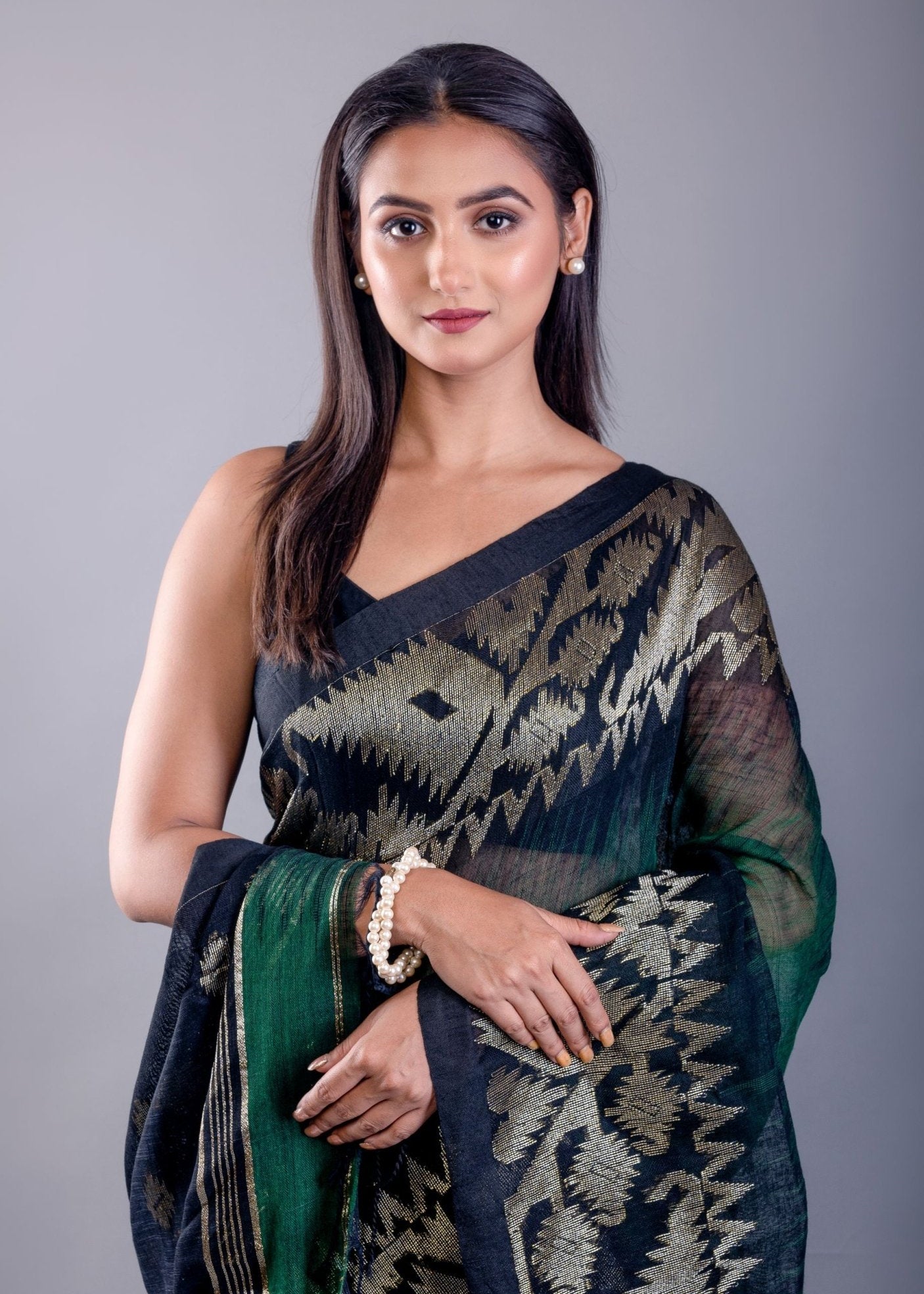Green and Black Ombre Tant Jamdani with Floral Motifs - Anvi Couture