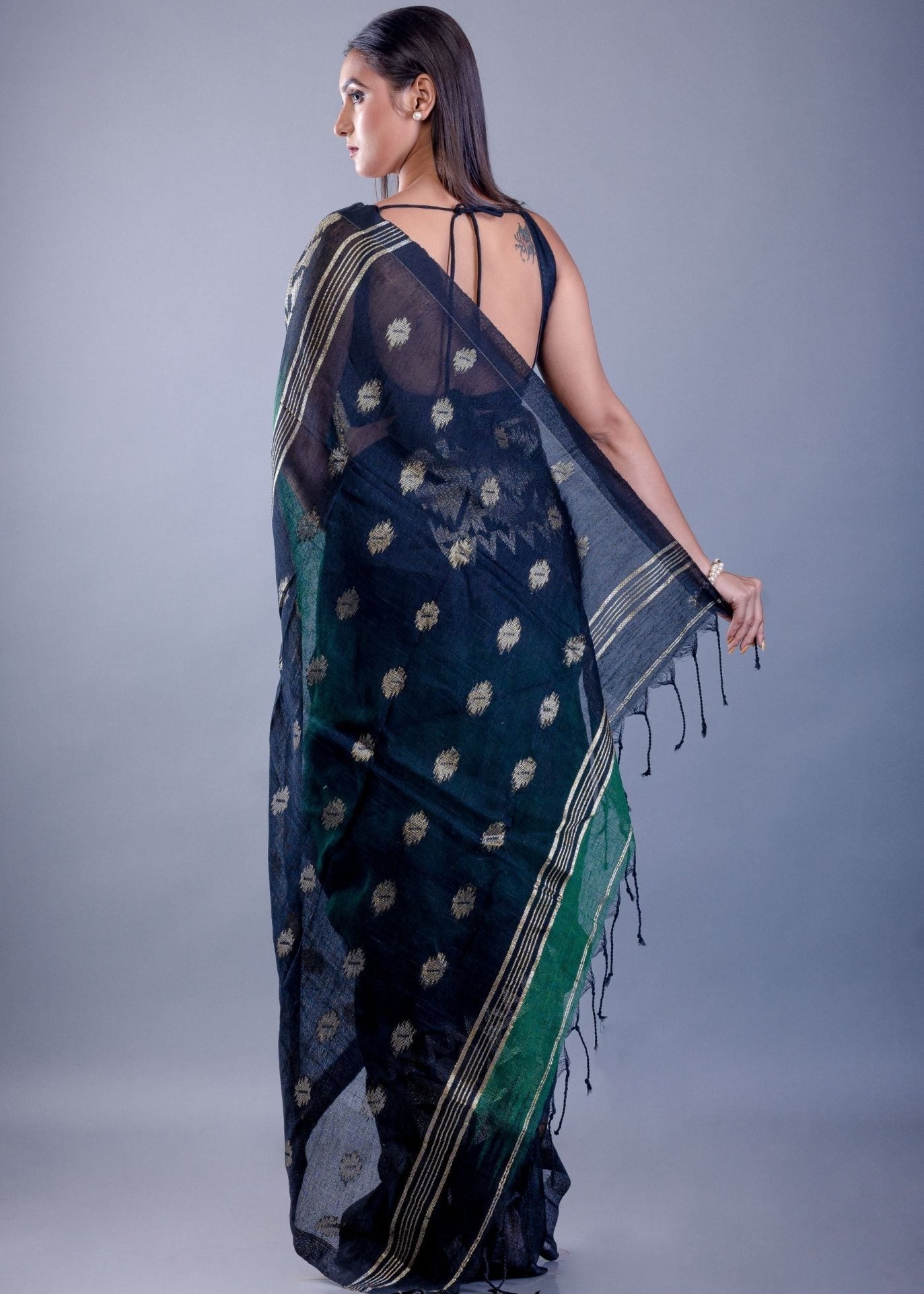 Green and Black Ombre Tant Jamdani with Floral Motifs - Anvi Couture