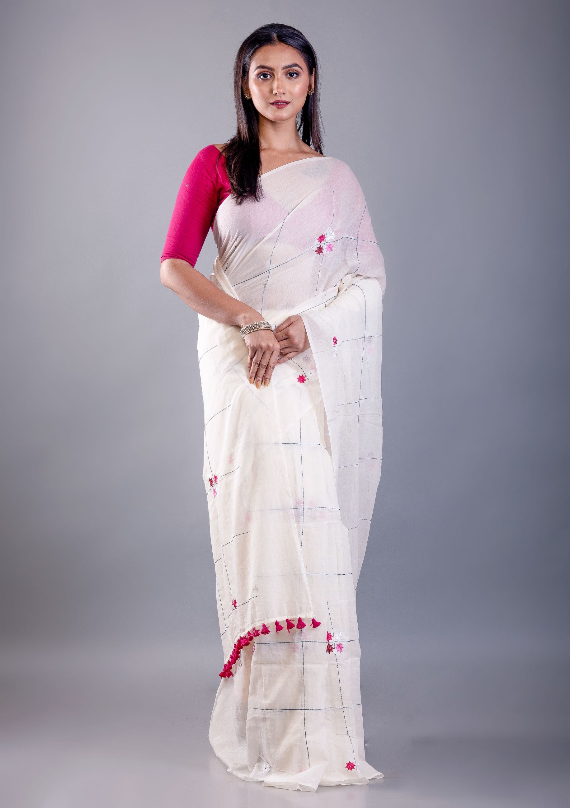 White Mul Cotton Handloom Saree with Pink Thread Knot - Image 3