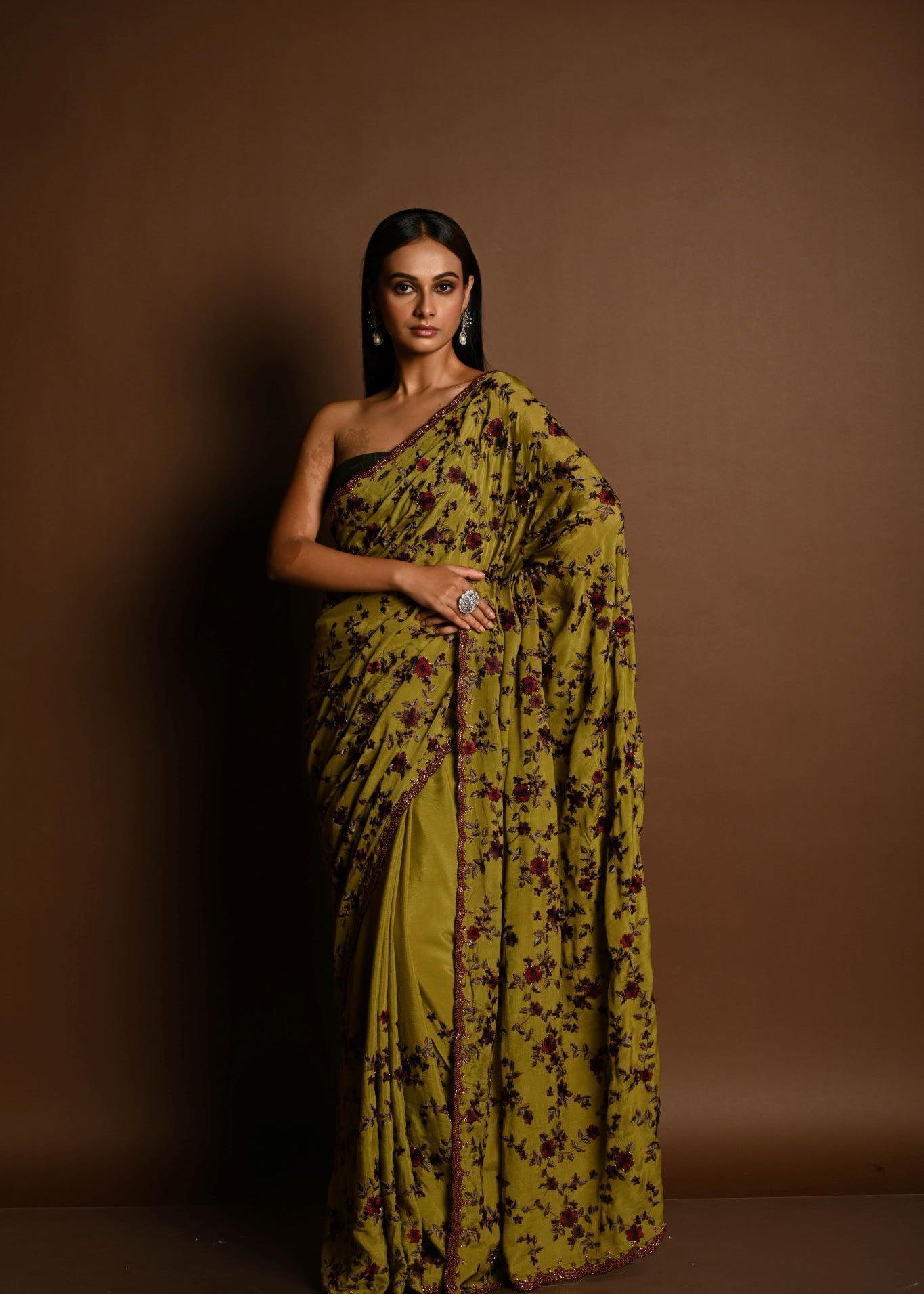 Olive Green Thread Work Cutdana Scalloped Border Pure Georgette Saree - Image 4