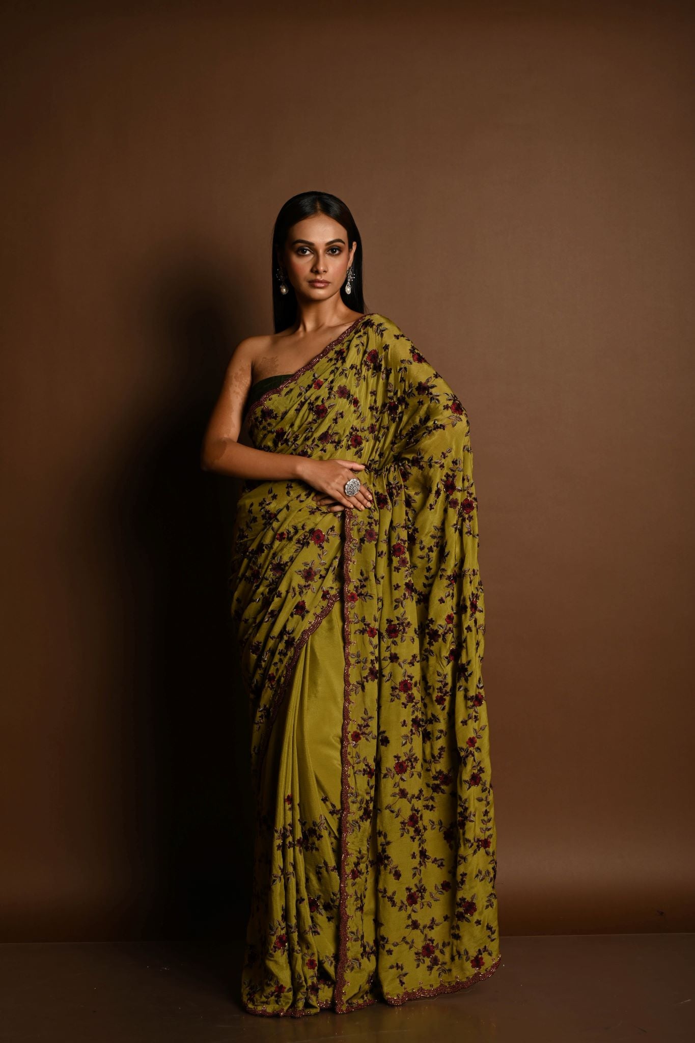 Olive Green Thread Work Cutdana Scalloped Border Pure Georgette Saree - Image 4