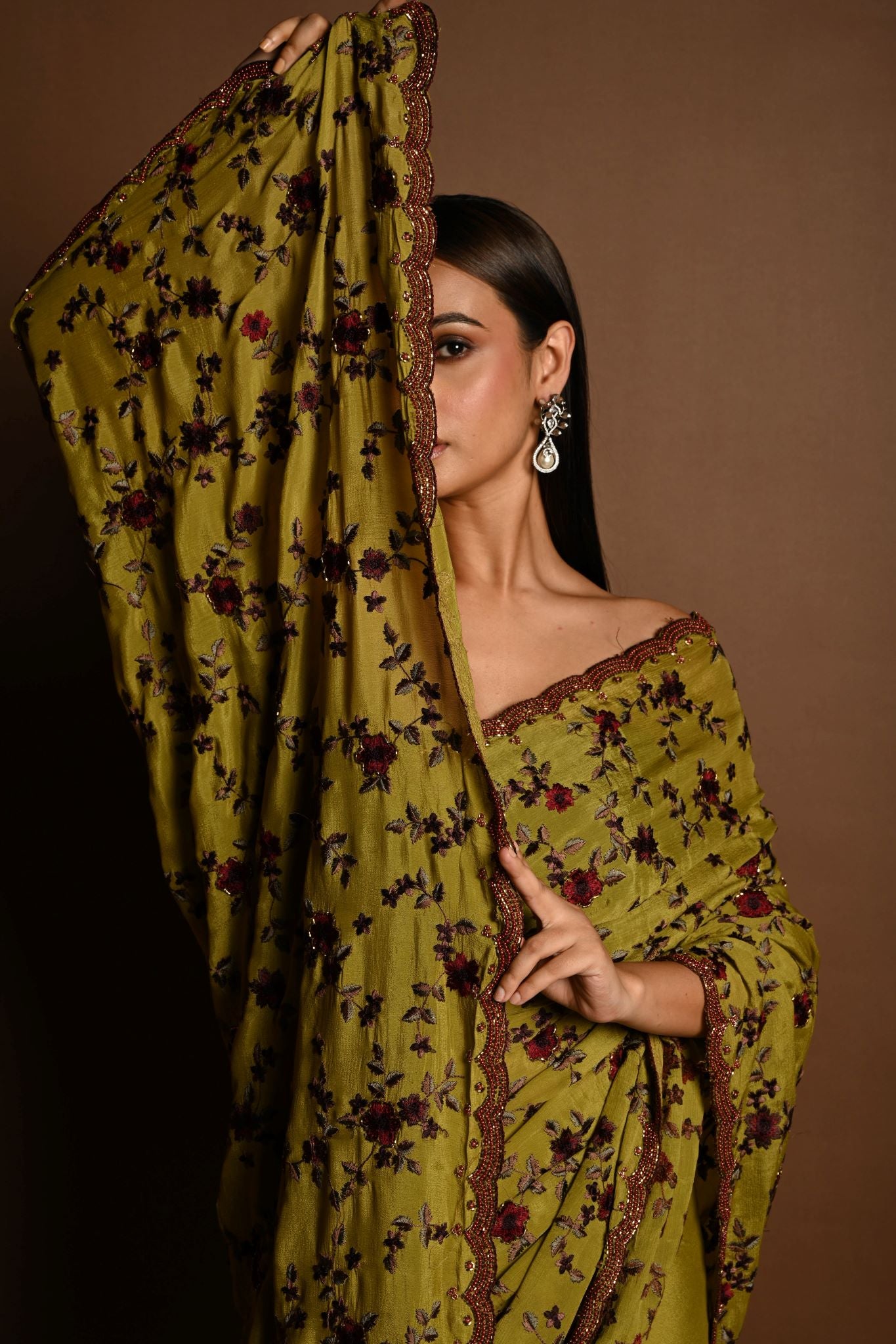Olive Green Thread Work Cutdana Scalloped Border Pure Georgette Saree - Image 3