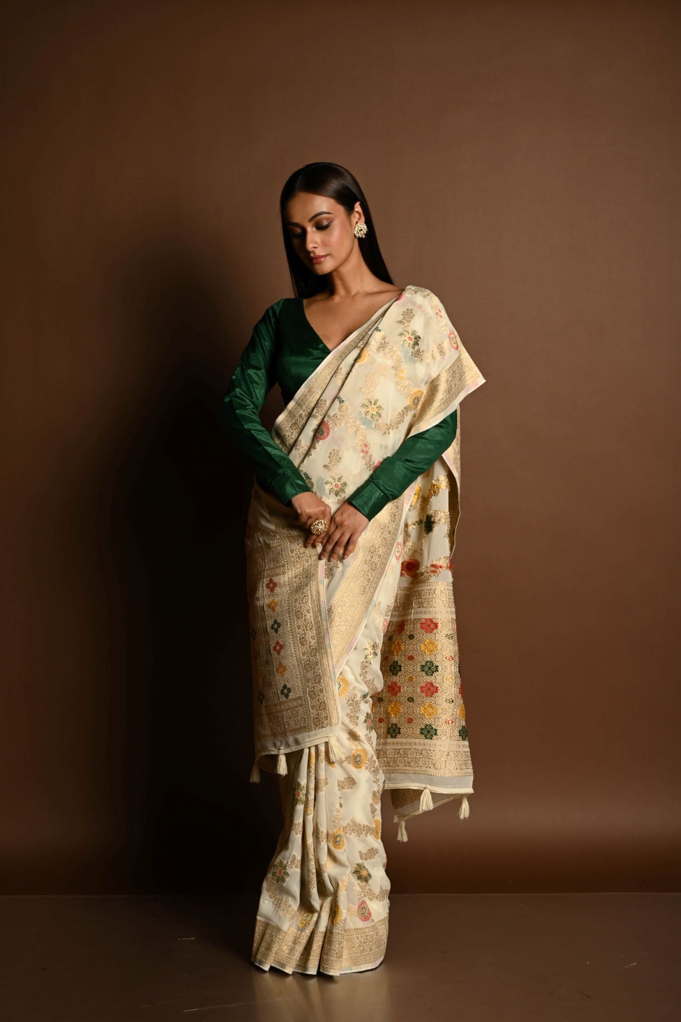 Elegant White Satin Silk Banarasi Saree with Meenakari Work - Image 4