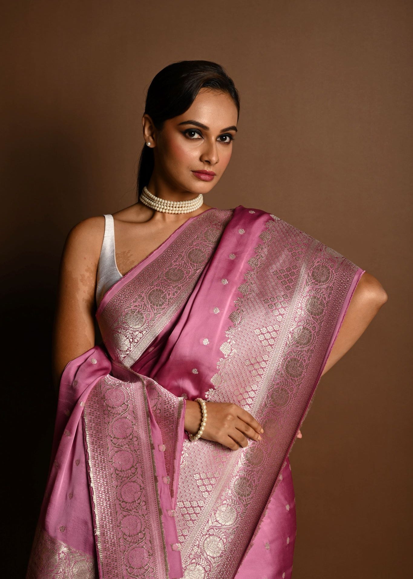 Pastel Mauve Pure Satin Silk Handloom Banarasi Saree - Image 4