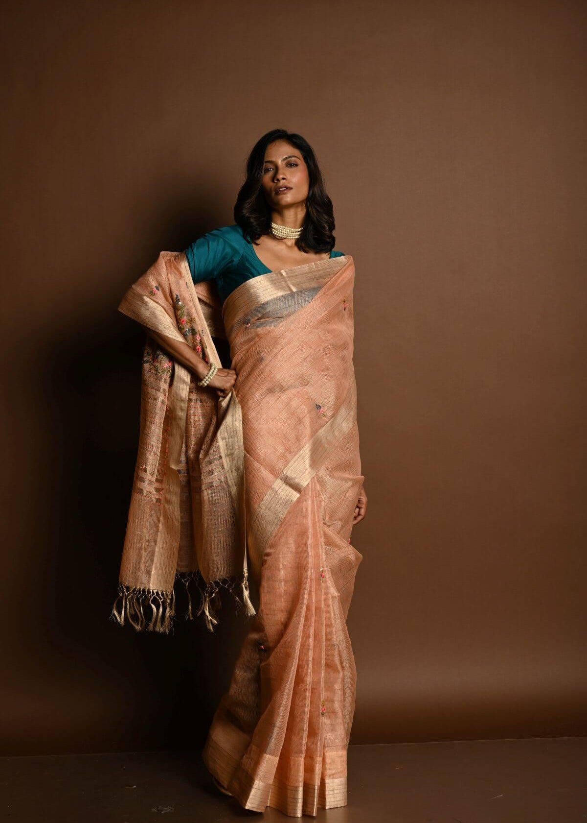 Pink Pure Linen Saree with Floral Resham Thread Embroidery Work - Anvi Couture