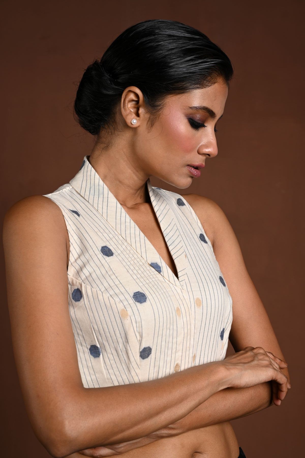 White Collar Blouse with V Neckline and Front Closure - Anvi Couture