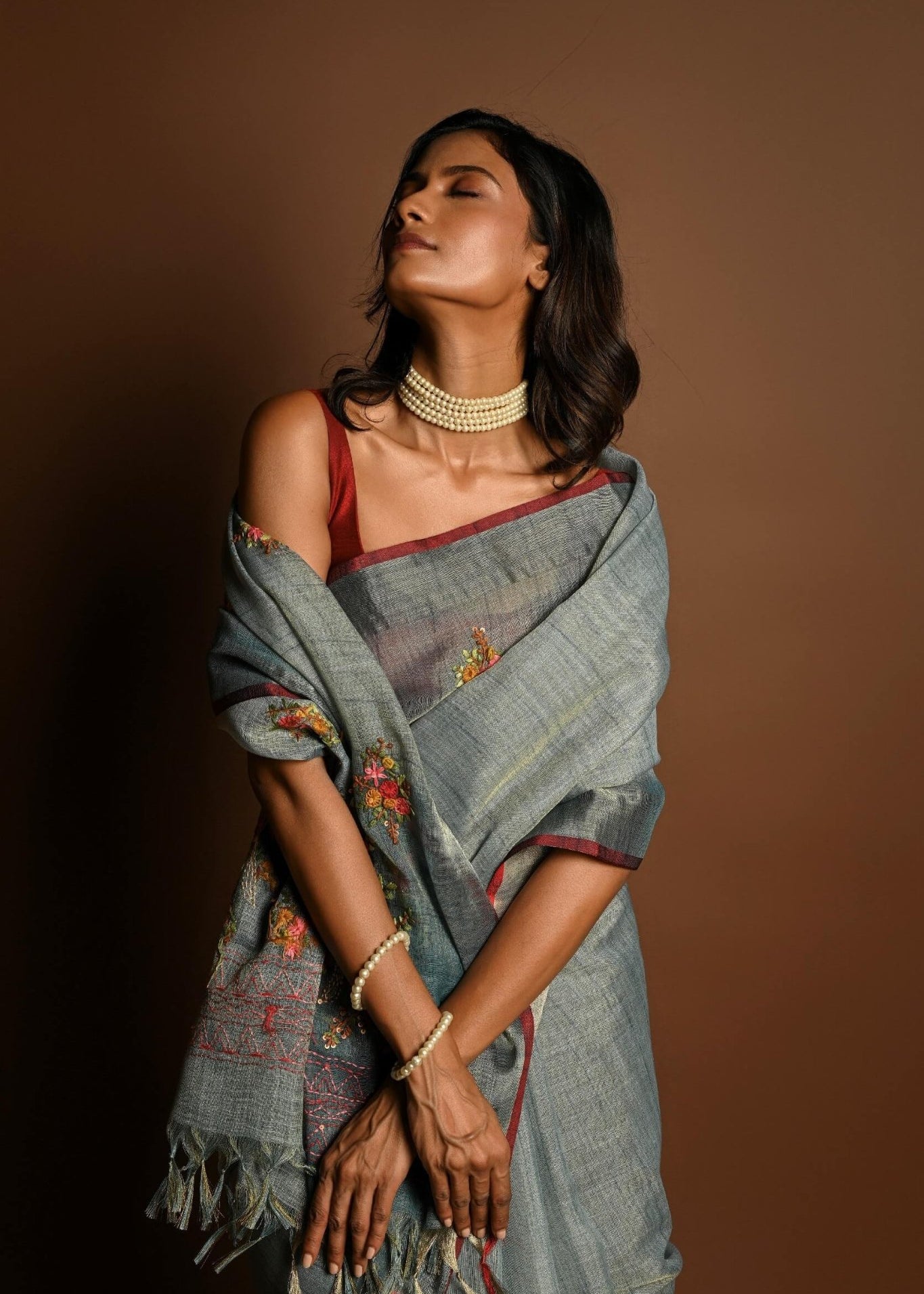 Grey Pure Linen Saree with Floral Resham Thread Embroidery Work - Anvi Couture