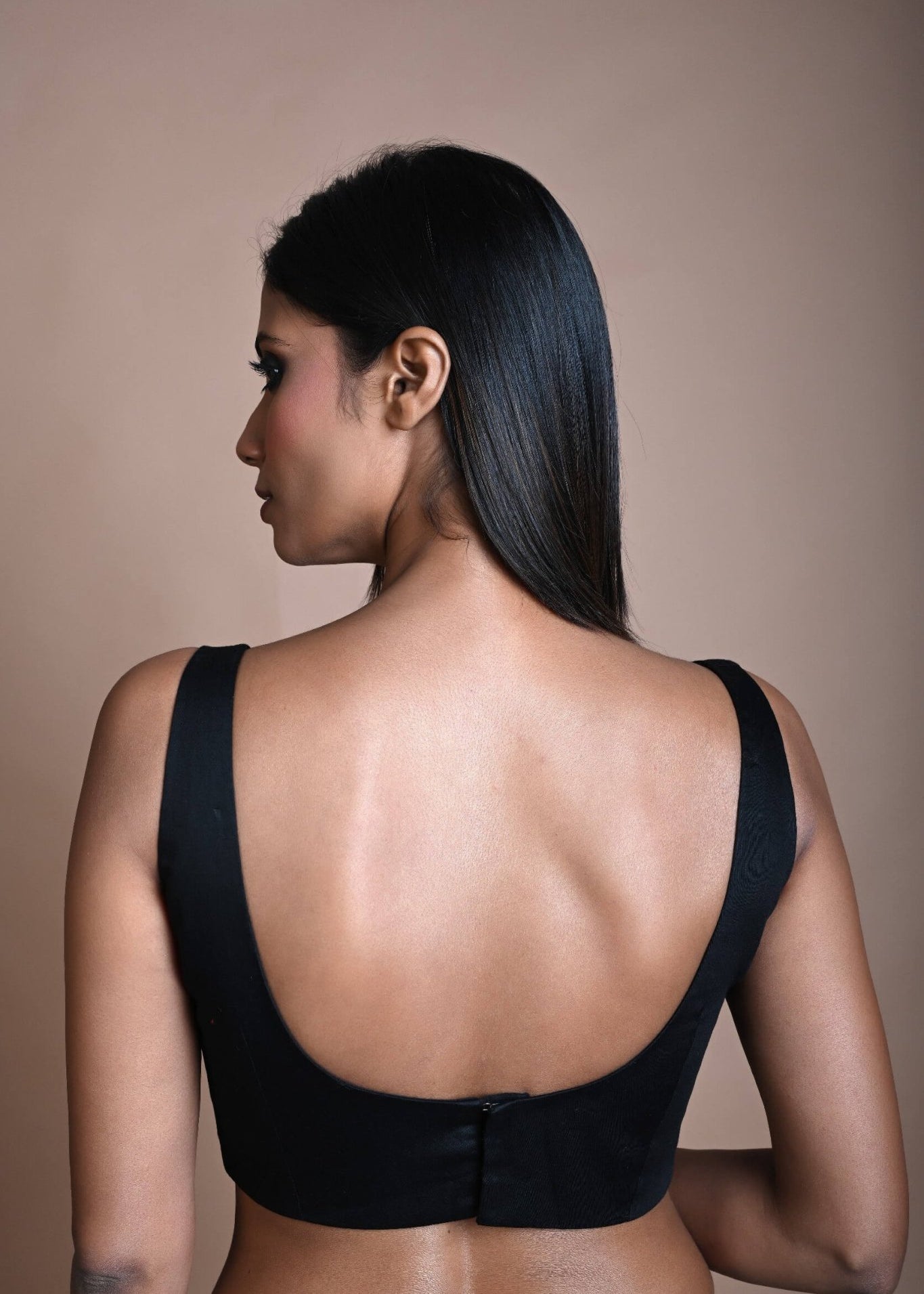 Black Sleeveless Blouse in Cotton with Sweetheart Neckline –  Image 4