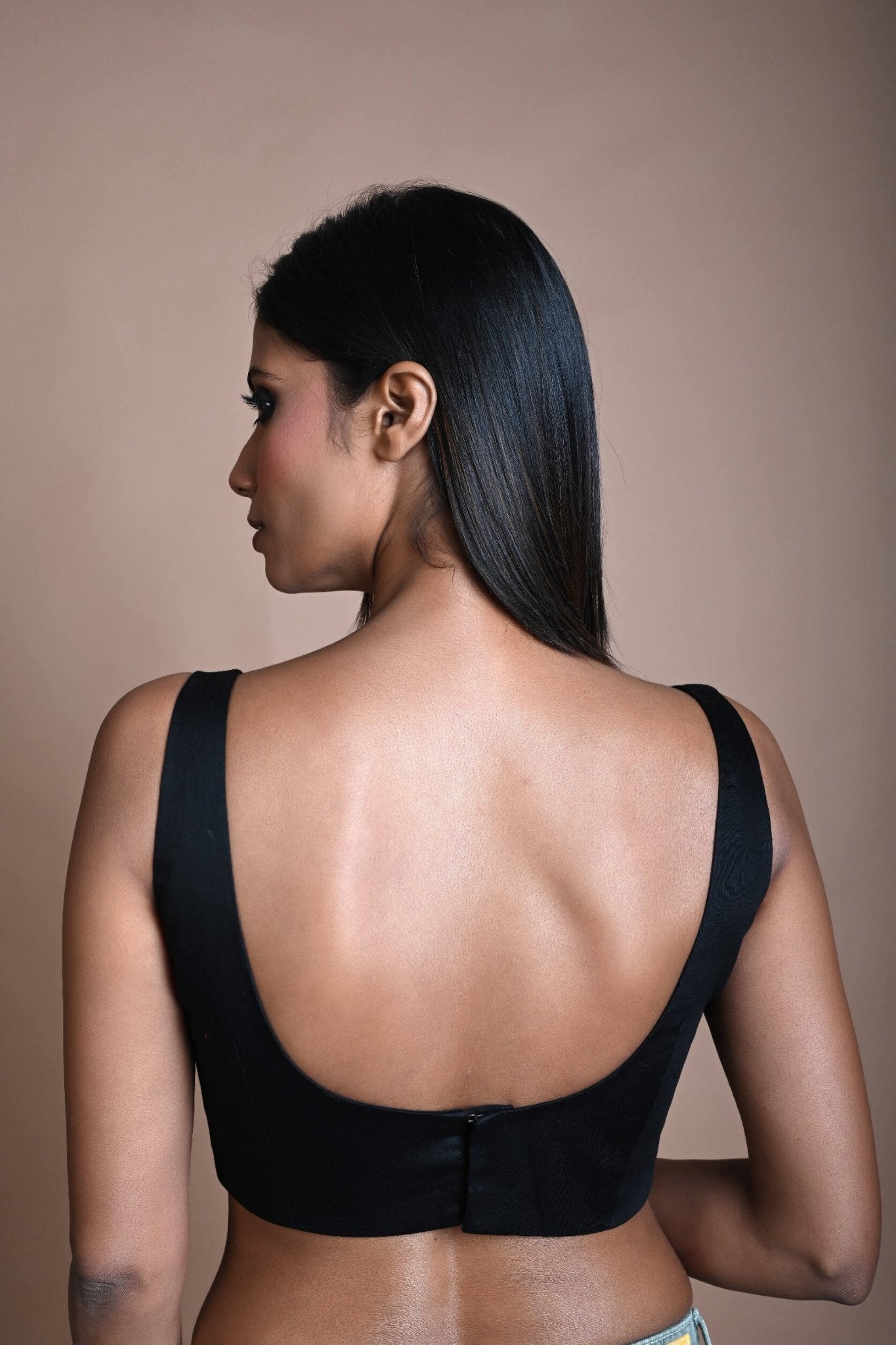 Black Sleeveless Blouse in Cotton with Sweetheart Neckline –  Image 4