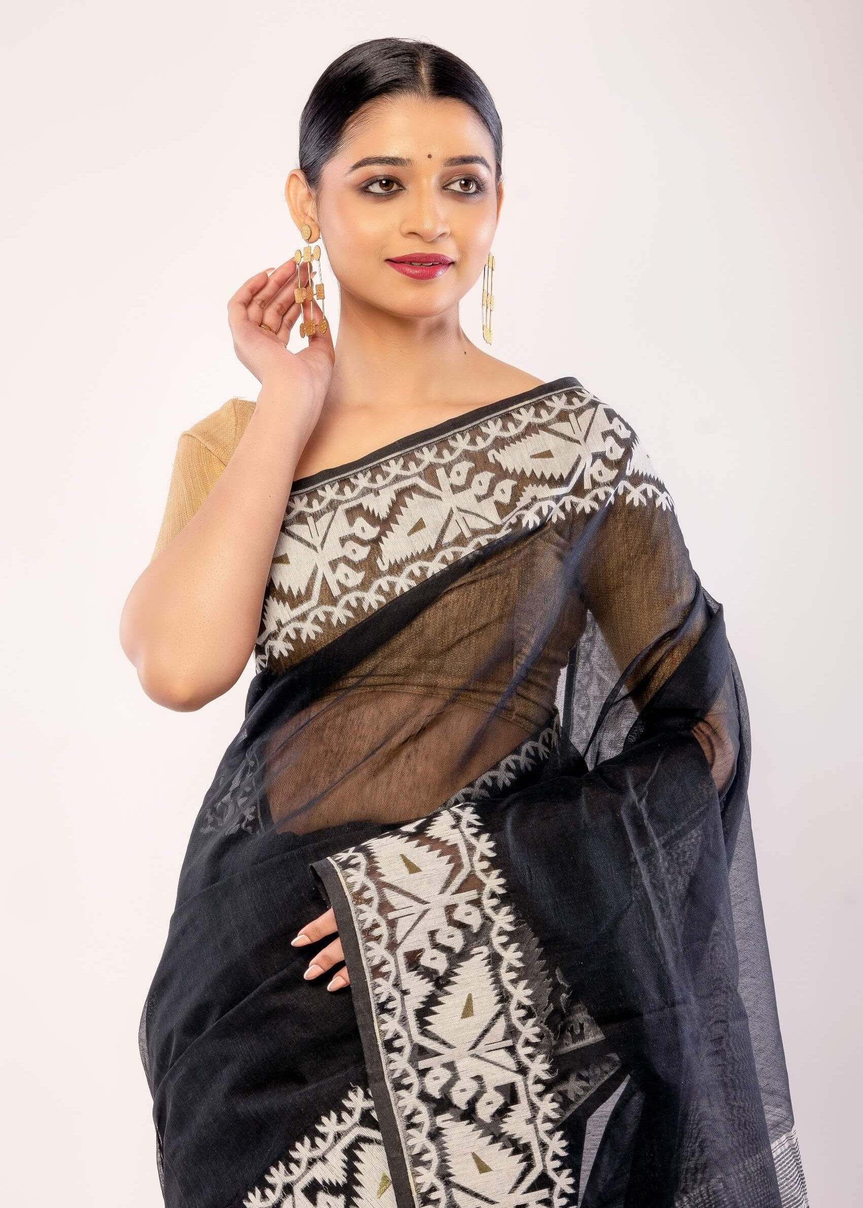 Black and White Pure Cotton Dhakai Jamdani Saree - Anvi Couture