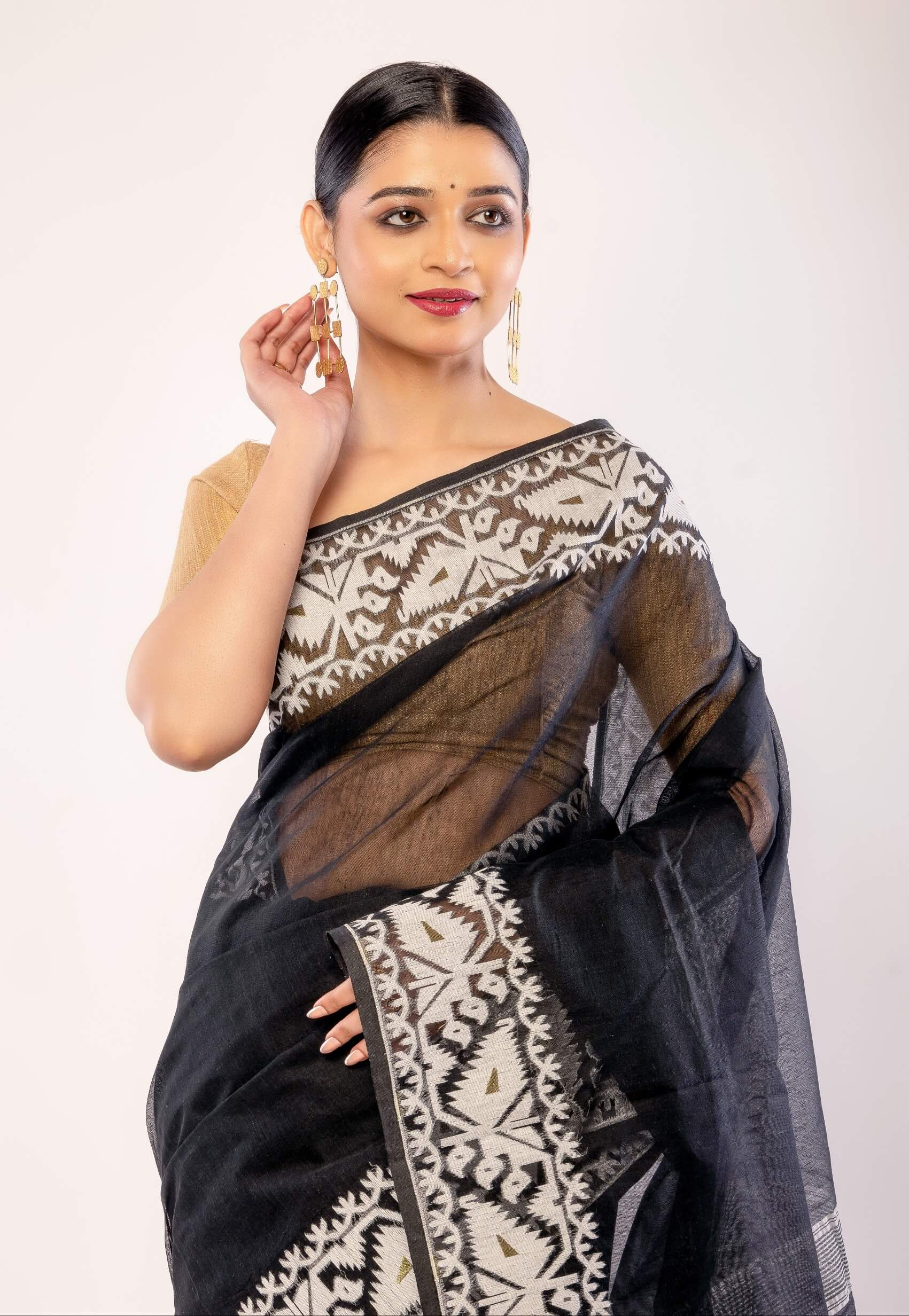 Black and White Pure Cotton Dhakai Jamdani Saree - Anvi Couture