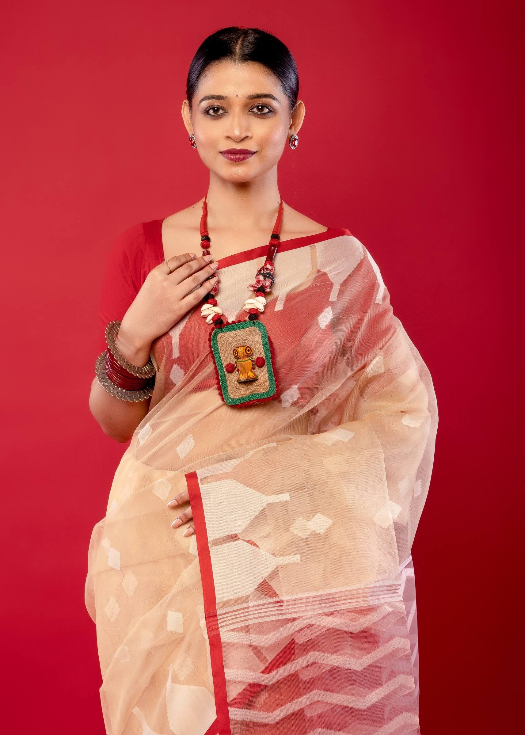 Off White Red Muslin Silk Pure Handloom Jamdani Saree - Anvi Couture