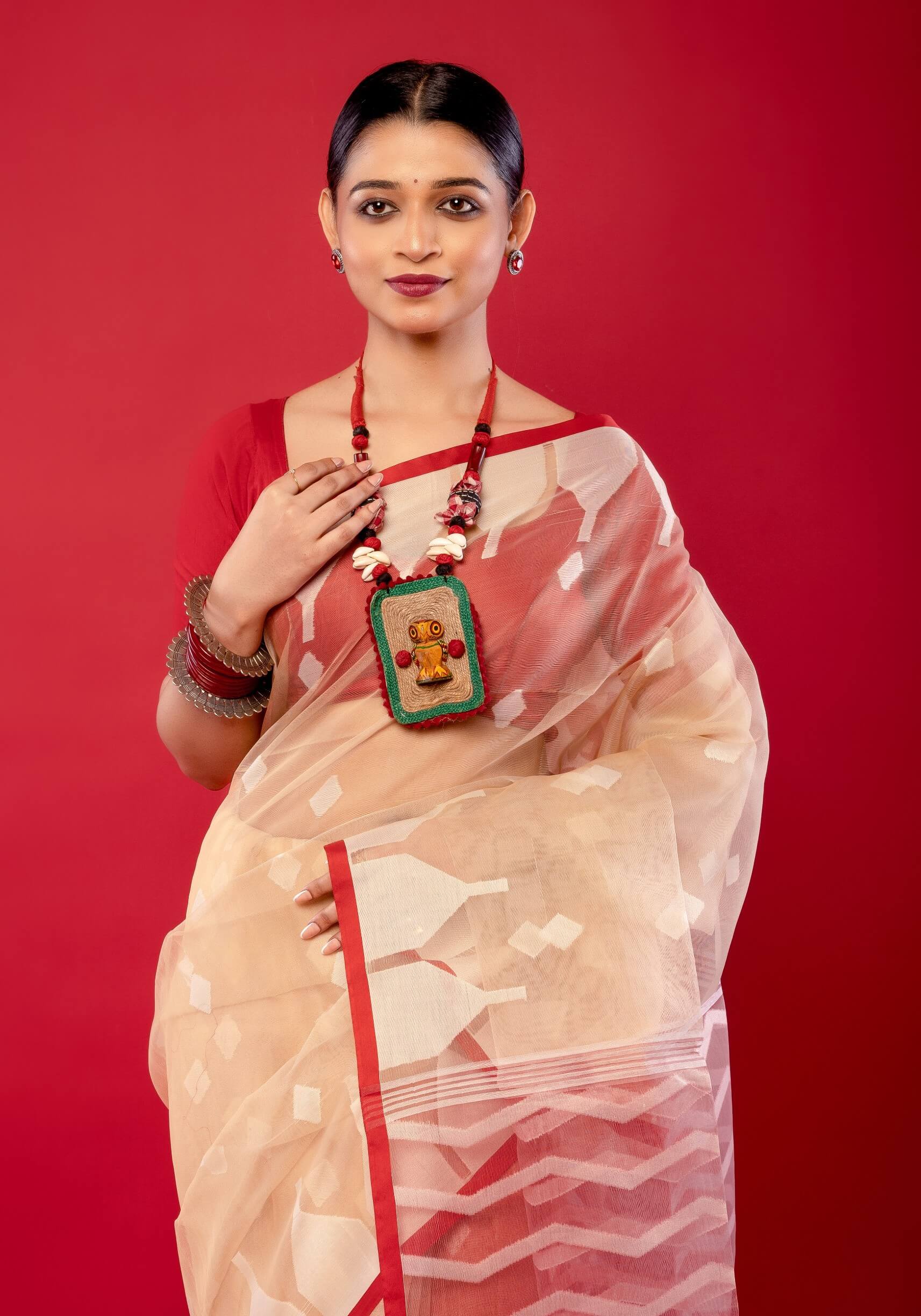Off White Red Muslin Silk Pure Handloom Jamdani Saree - Anvi Couture
