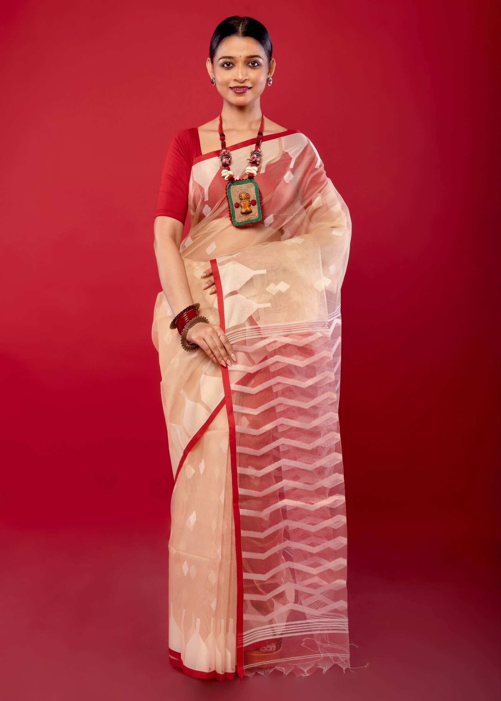 Off White Red Muslin Silk Pure Handloom Jamdani Saree - Anvi Couture