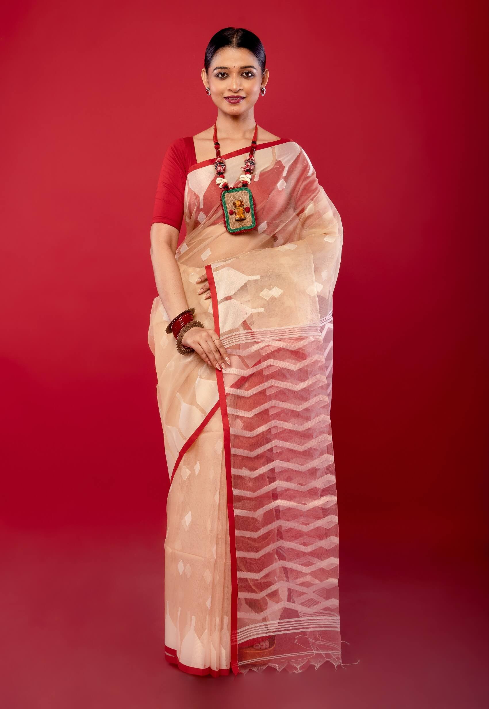 Off White Red Muslin Silk Pure Handloom Jamdani Saree - Anvi Couture