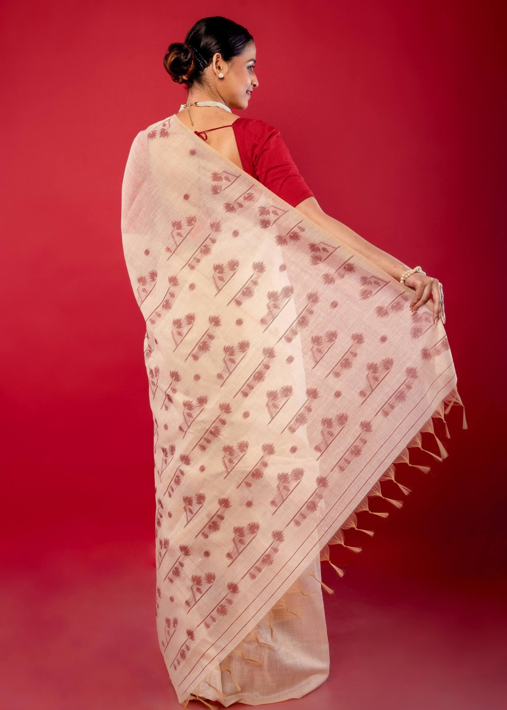 Red and White Handloom Dhakai Jamdani Cotton Saree - Anvi Couture