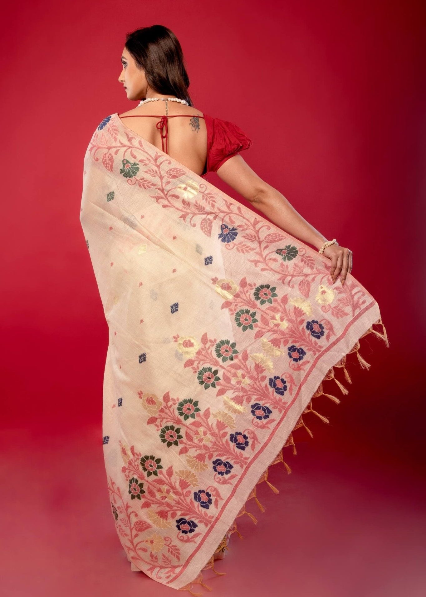 Off - White & Pink Handwoven Cotton Jamdani Saree - Anvi Couture