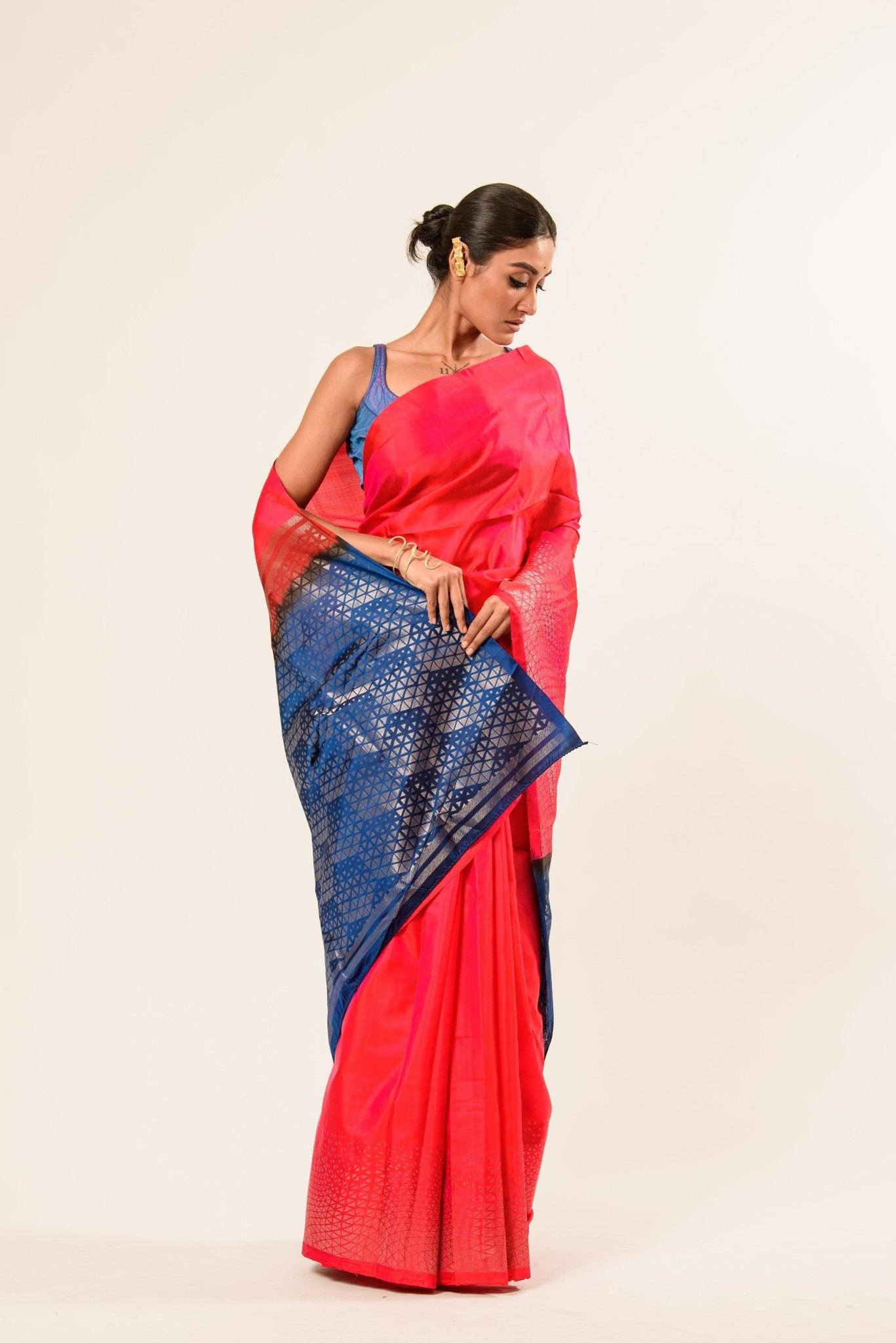 Fusia Pink and Blue Kanjivaram Silk Saree with Geometric Pattern Border - Image 2