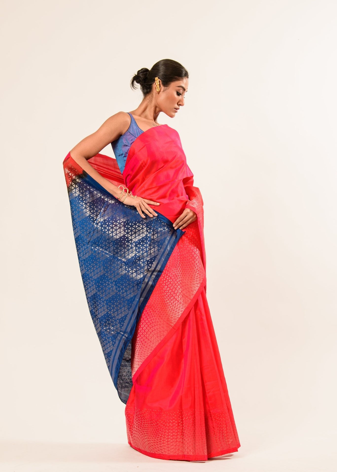 Fusia Pink and Blue Kanjivaram Silk Saree with Geometric Pattern Border - Image 3