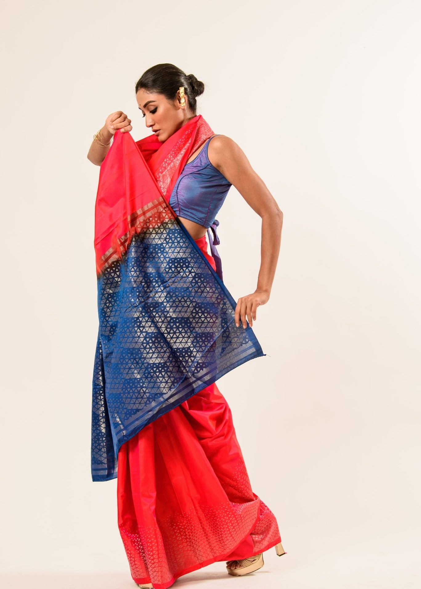 Fusia Pink and Blue Kanjivaram Silk Saree with Geometric Pattern Border - Image 4