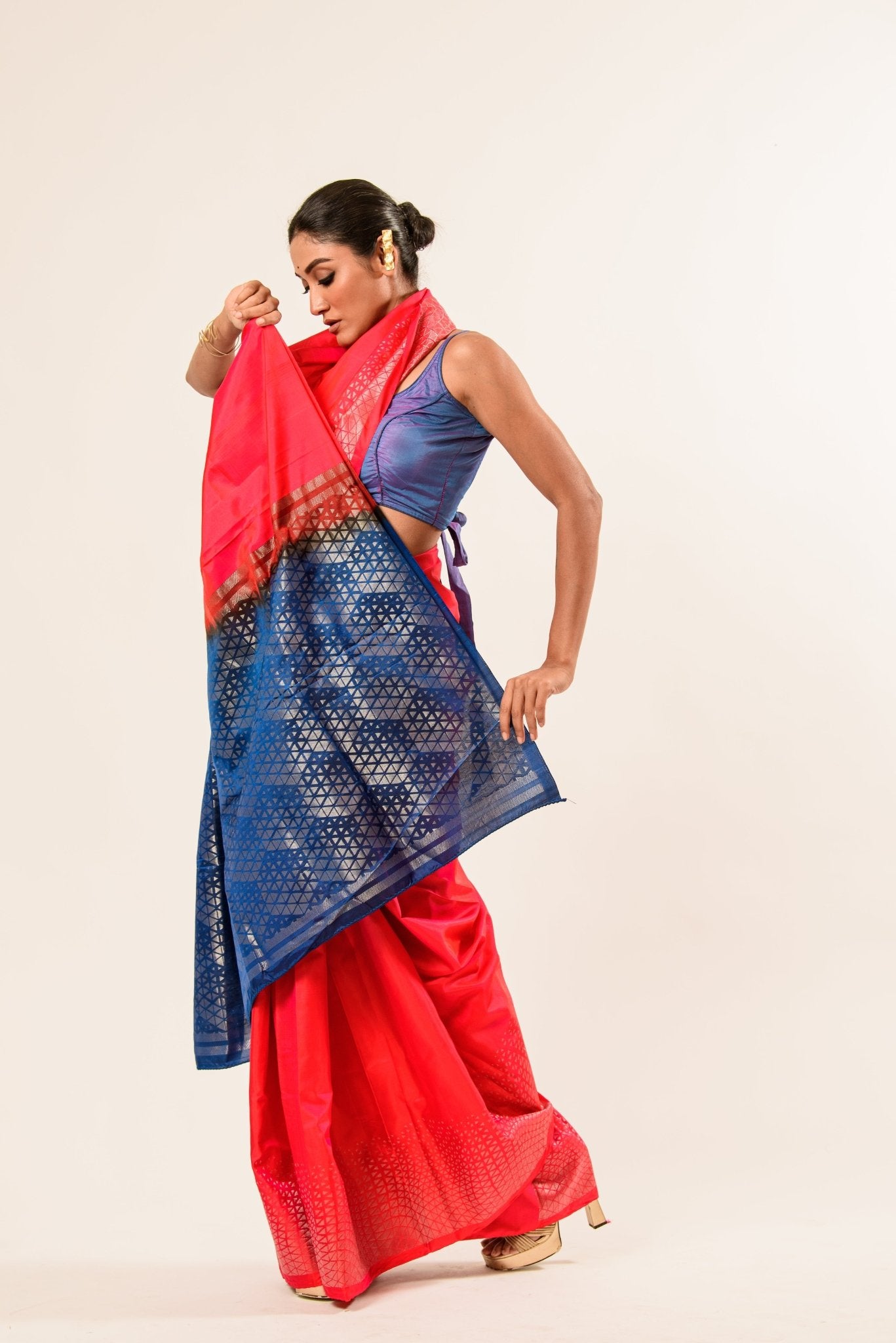 Fusia Pink and Blue Kanjivaram Silk Saree with Geometric Pattern Border - Image 4