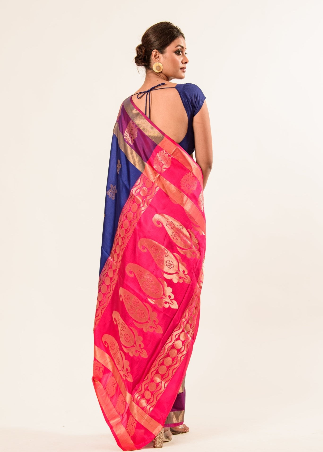 Midnight Blue Kanchipuram Silk Saree with Mayil Butas Weaving - Image 5