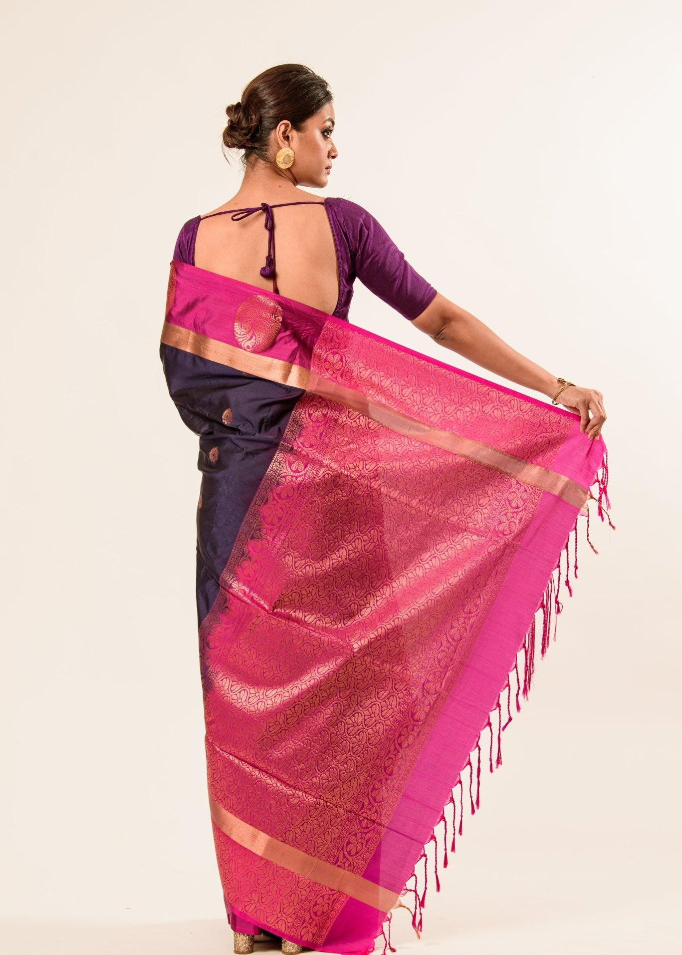 Royal Blue Kanjivaram Silk Saree with Floral Butas - Image 4