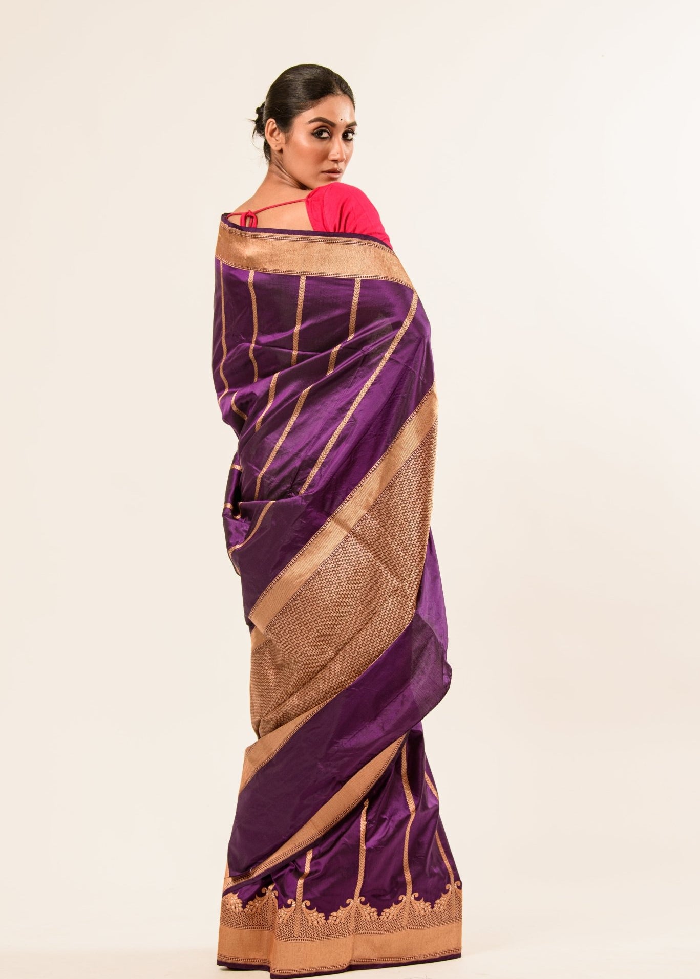 Gold Border Purple Color Katan Silk Handwoven Banarasi Saree - Image 2