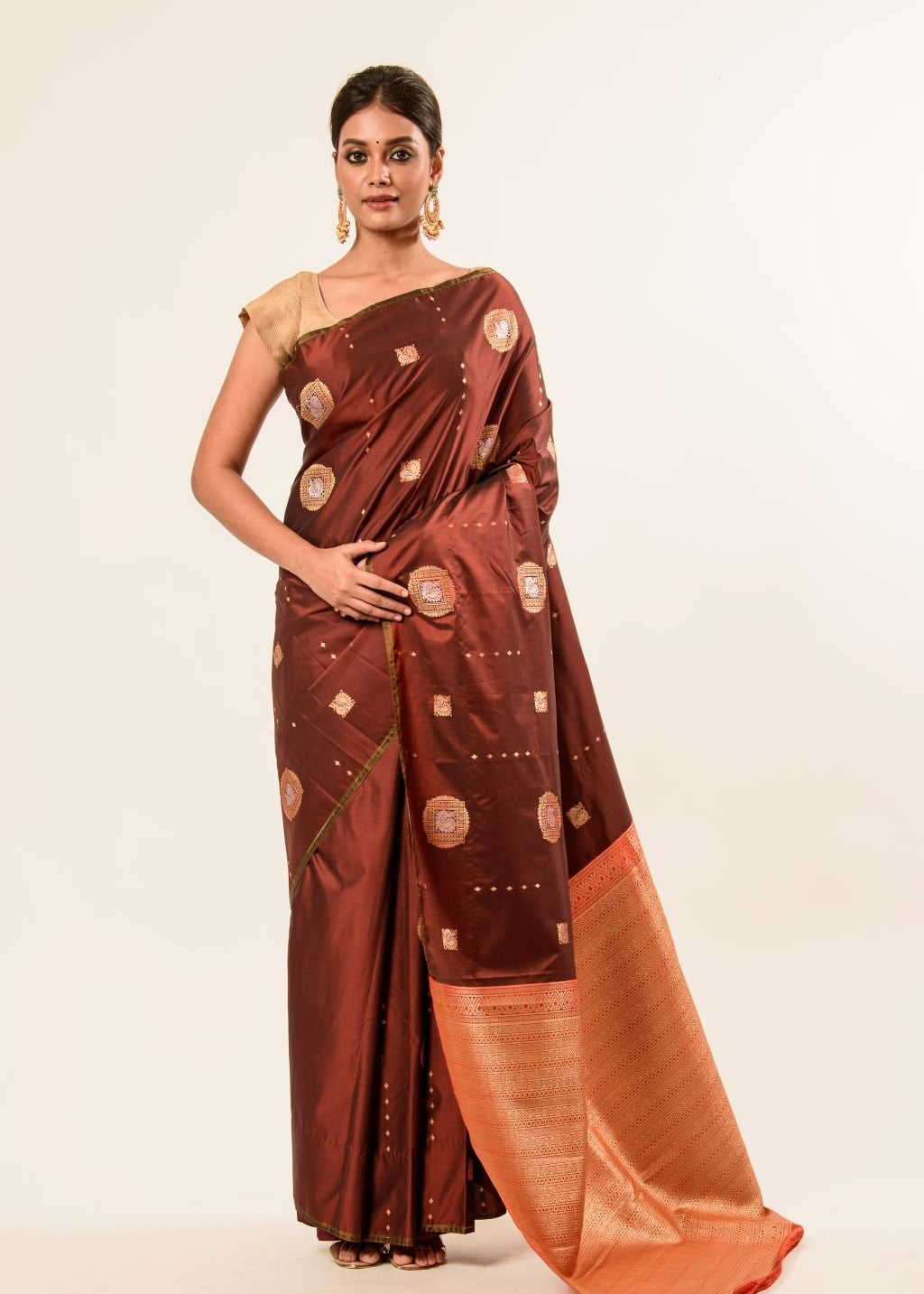 Dark Brown Borderless Authentic Kanjivaram Pure Silk Saree with Contrast Pallu - Anvi Couture