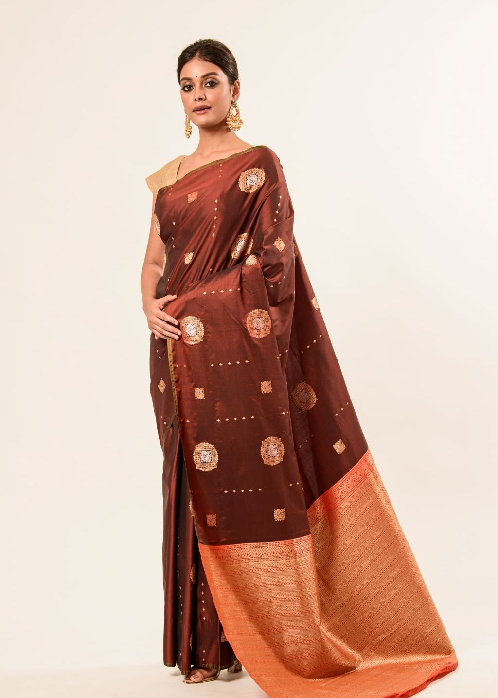 Dark Brown Borderless Authentic Kanjivaram Pure Silk Saree with Contrast Pallu - Image 3