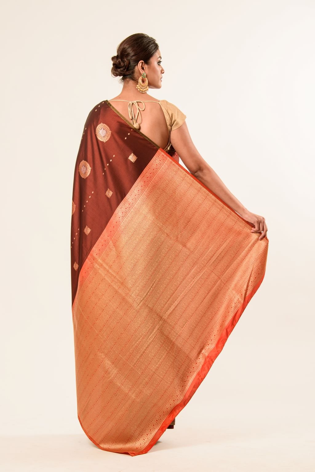 Dark Brown Borderless Authentic Kanjivaram Pure Silk Saree with Contrast Pallu - Anvi Couture