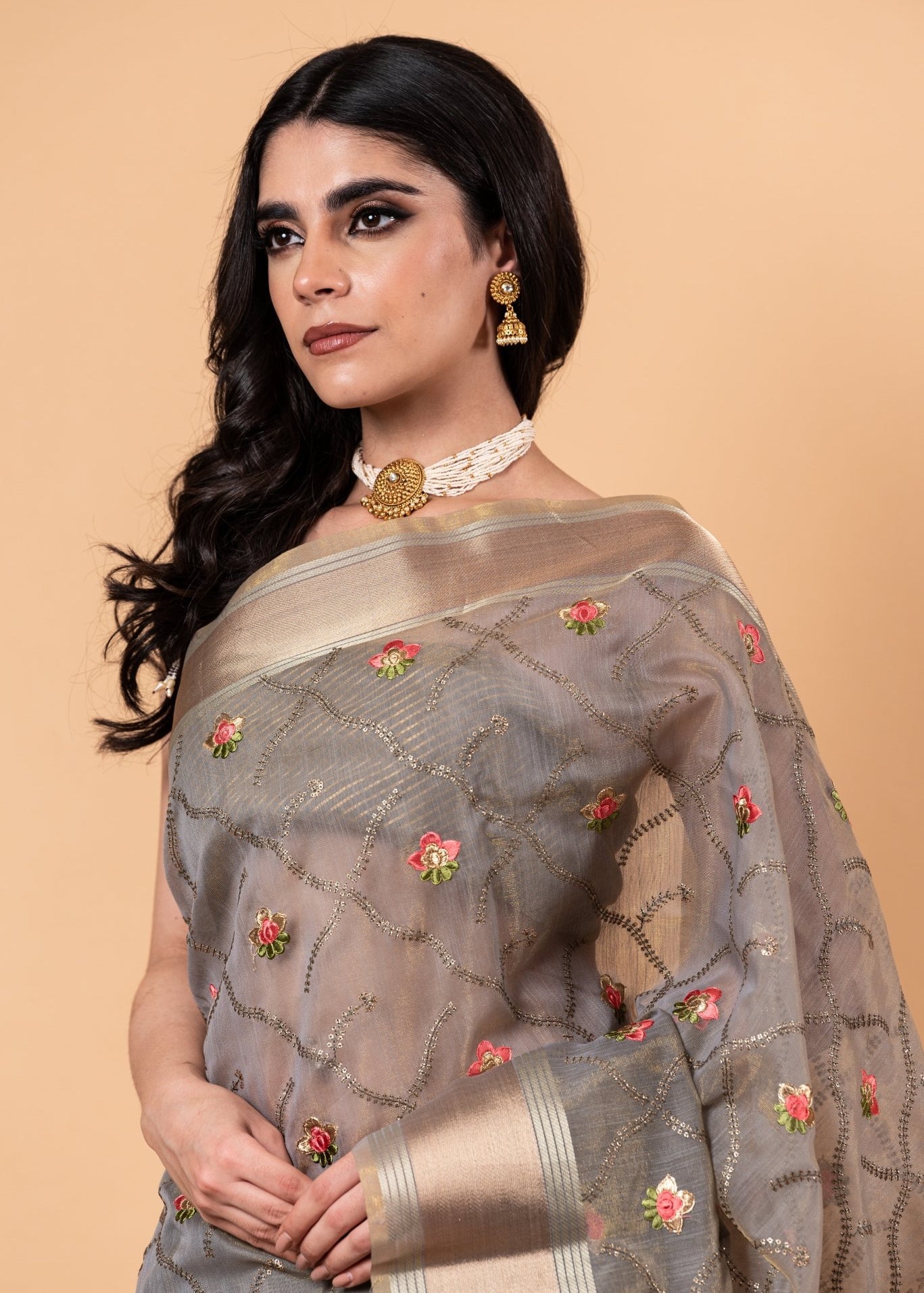 Grey saree in Zari Kota silk with Hand woven floral Jaal work - Image 3