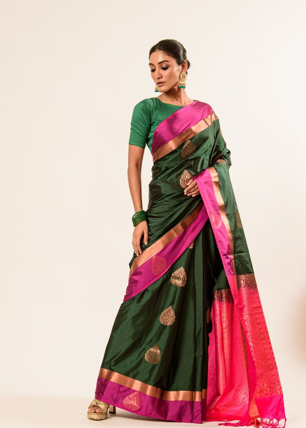 Castleton Green Pure Kanjivaram Silk Saree with Pink and Gold Border - Image 3