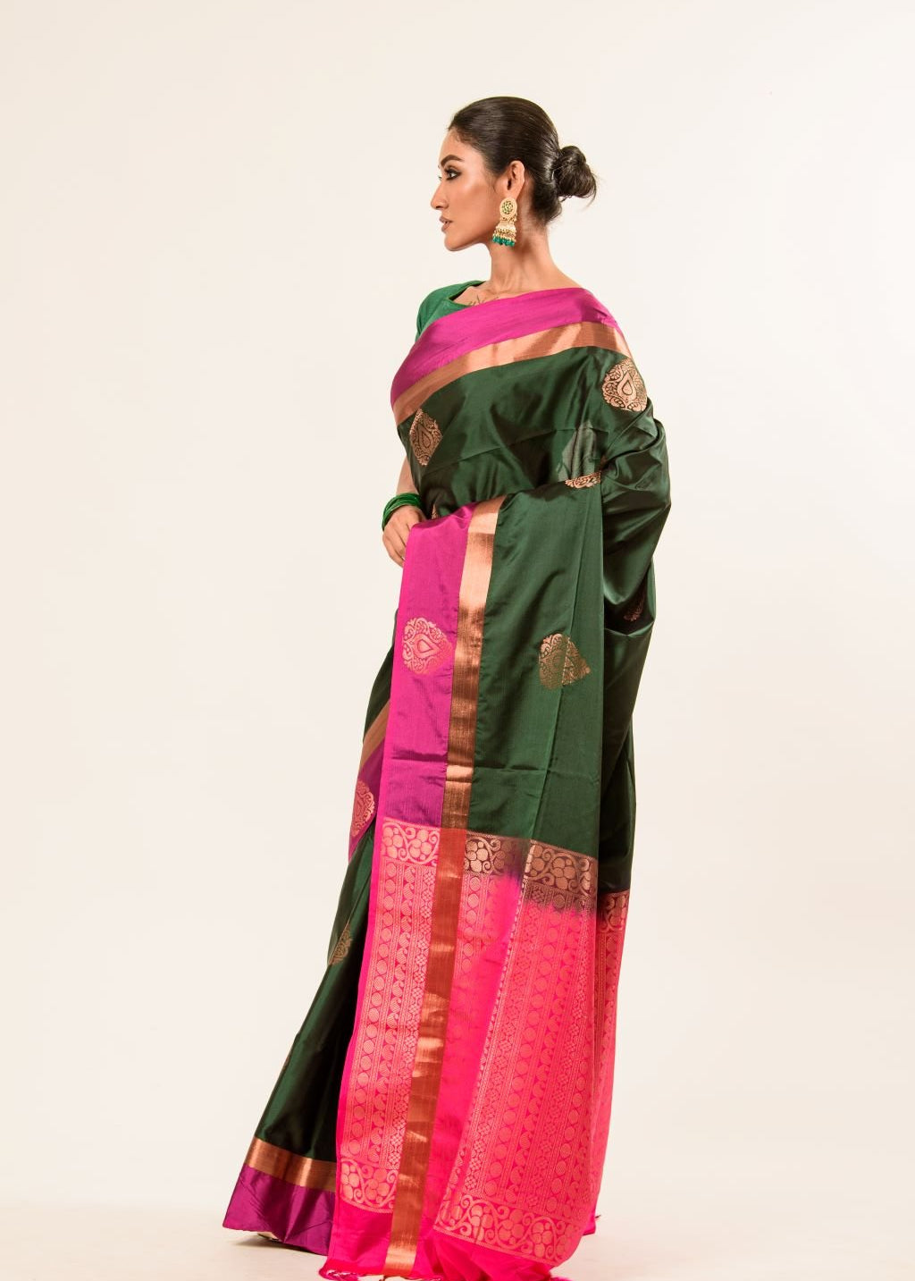 Castleton Green Pure Kanjivaram Silk Saree with Pink and Gold Border - Image 4