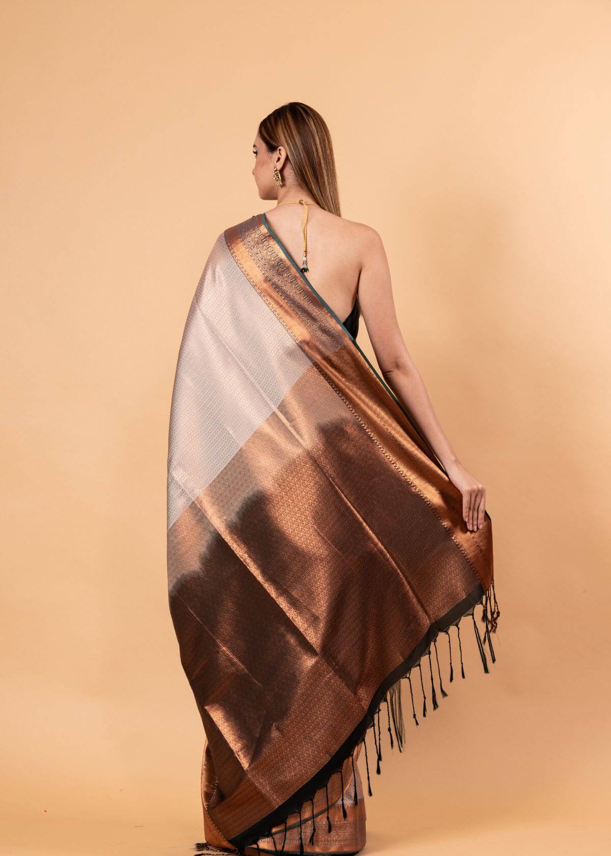 Gray Handwoven Gadwal Pure Silk Saree with Contrasting Copper Zari Border - Anvi Couture