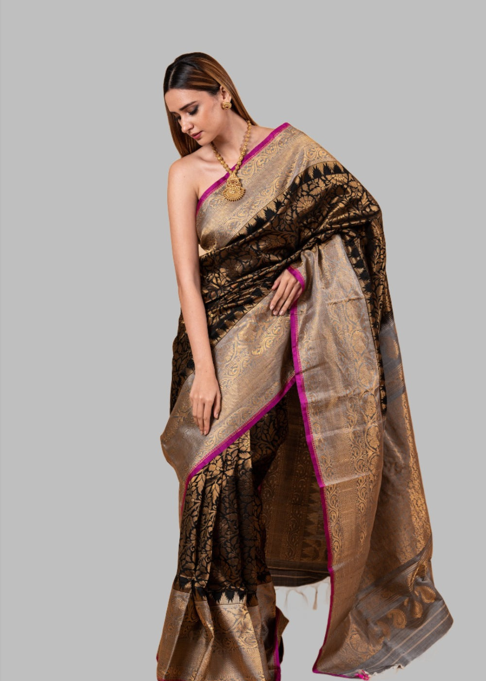 Gadwal Silk Brocade Black Saree with gold contrast border and Pallu - Image 4
