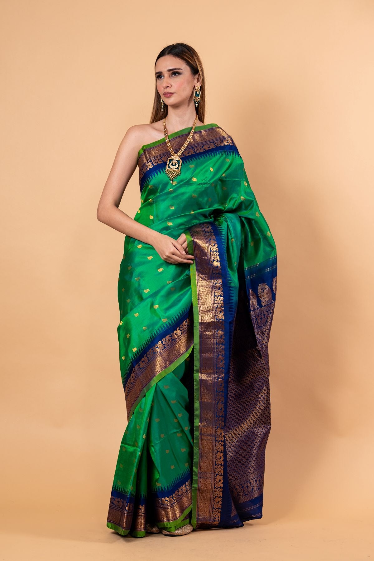 Emerald Green Gadwal Pure Silk Saree - Anvi Couture