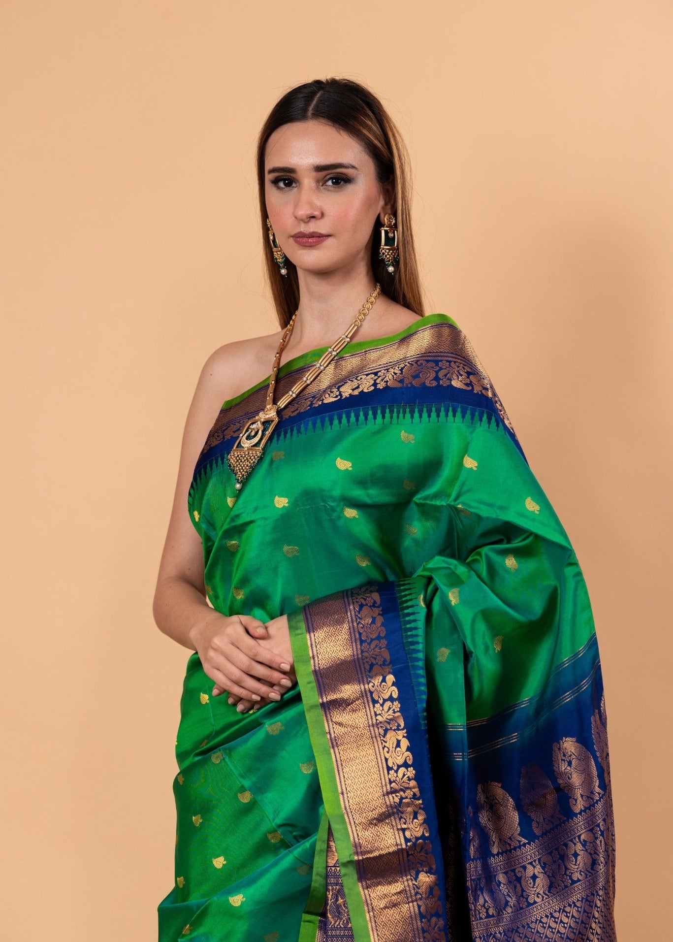 Emarald Green Gadwal Silk Saree with Gold Zari Border - Image 4