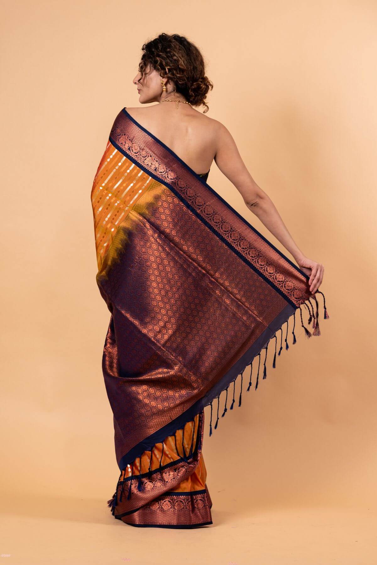 Orange Kanjivaram Silk Saree with Copper and Blue Border and Pallu - Image 4