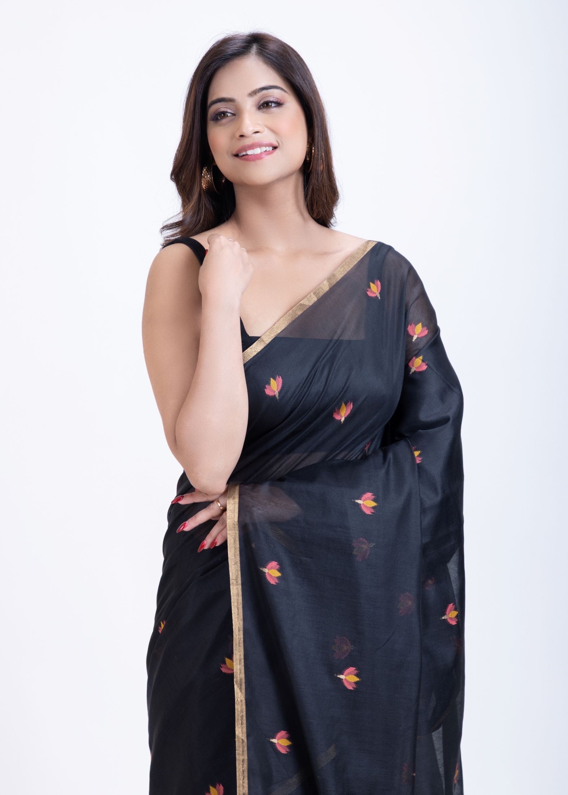 Black Jamdani Saree With Floral Weaving Pallu Close Up
