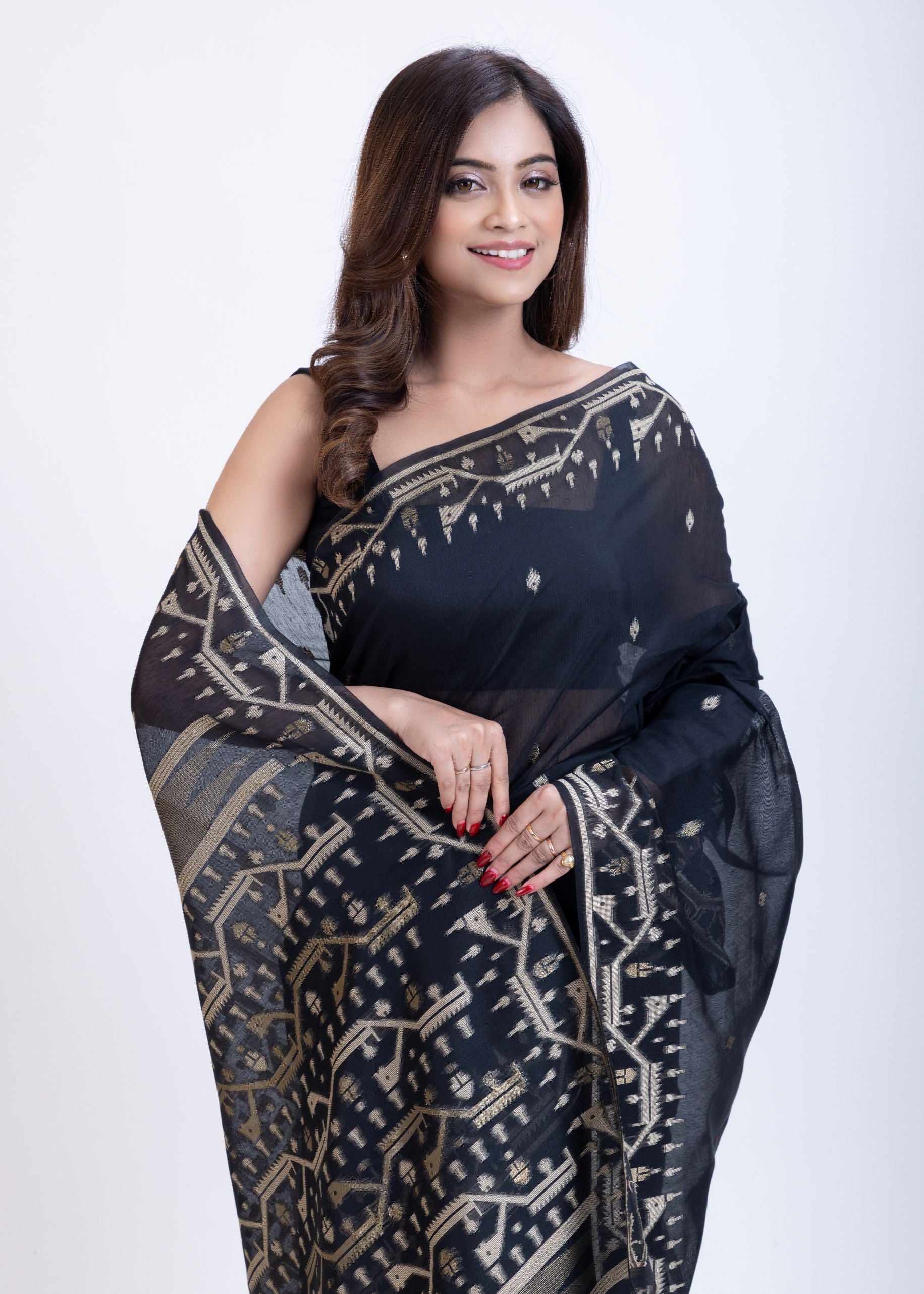 Black Jamdani Saree With White Weaving Border and Pallu Close Up
