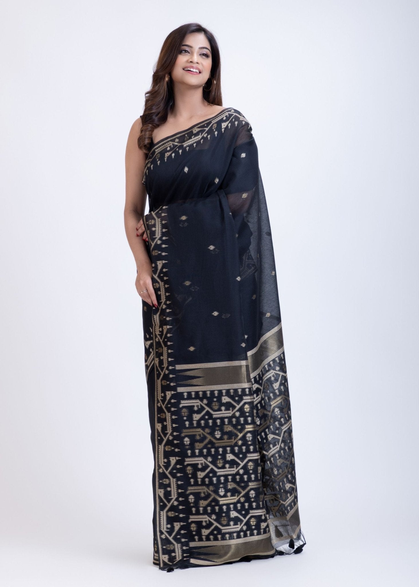 Black Jamdani Saree With White Weaving Border and Pallu - Anvi Couture